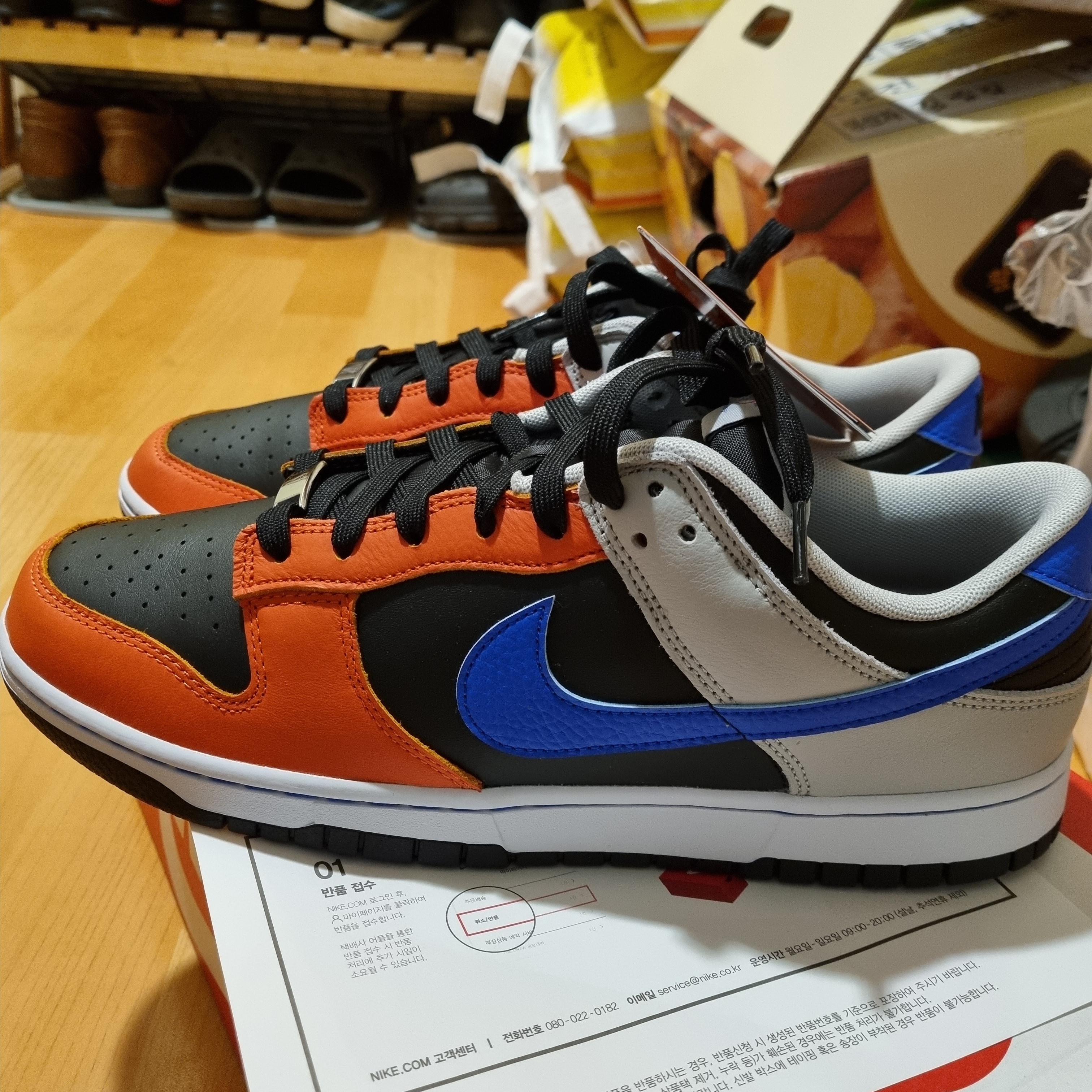 Nike x NBA Dunk Low Retro EMB Racer Blue and Orange 착용 스타일 - 2