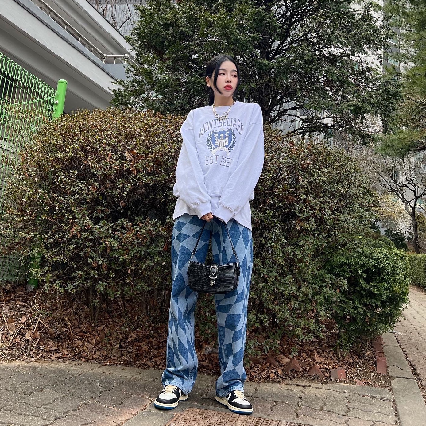 Jordan 1 x Travis Scott x Fragment Retro Low OG SP Military Blue 착용 스타일 - 2