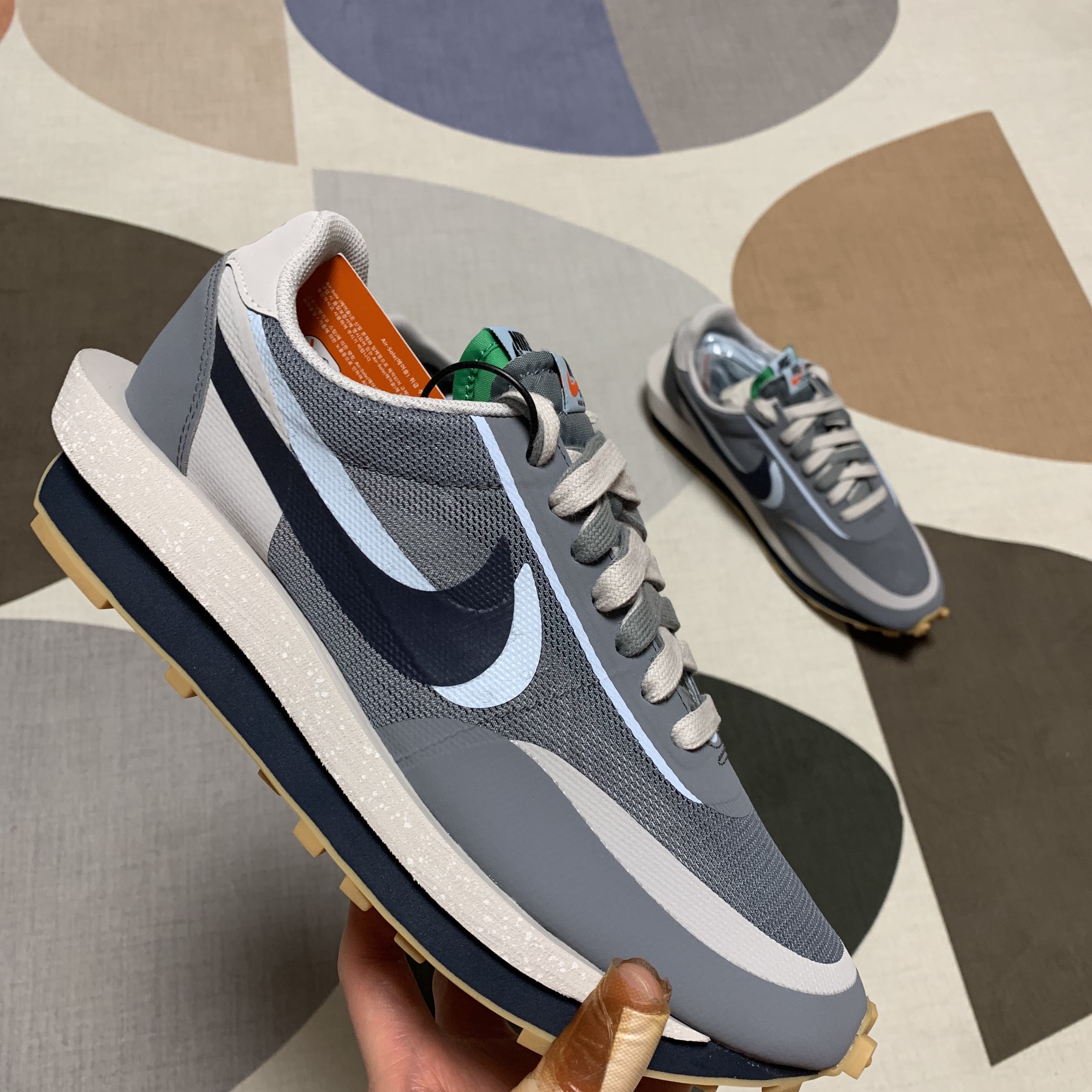 Nike x Sacai x Clot LDWaffle Cool Grey 착용 스타일 - 2