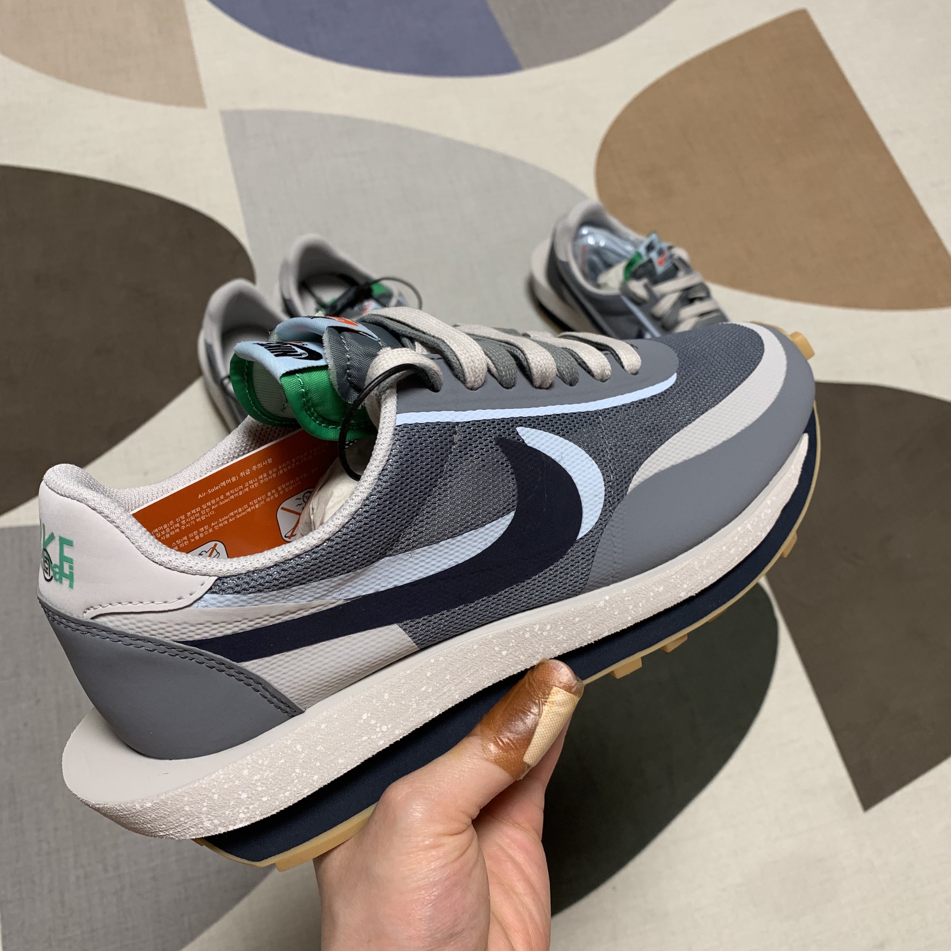 Nike x Sacai x Clot LDWaffle Cool Grey 착용 스타일 - 3