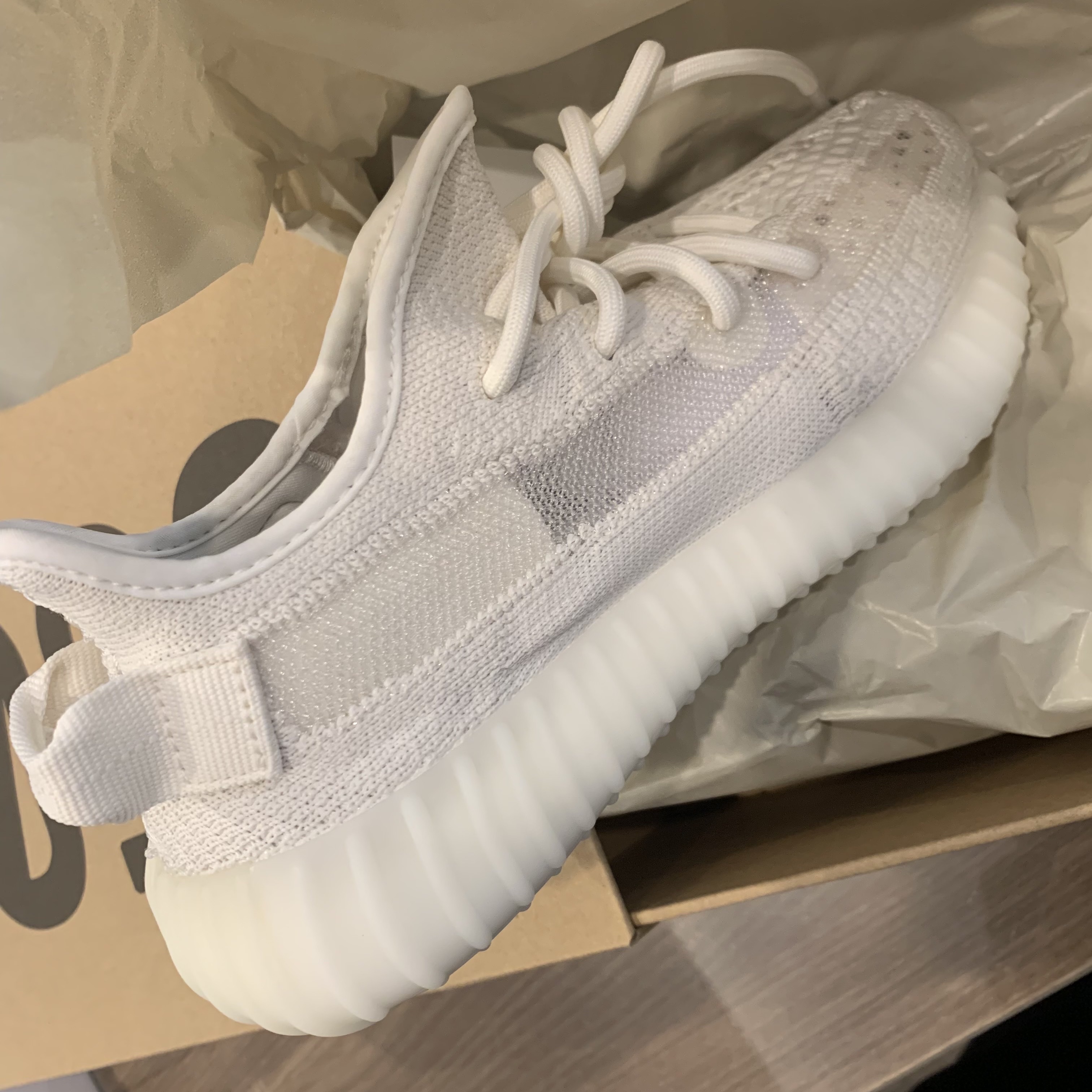 Adidas Yeezy Boost 350 V2 Bone 착용 스타일 - 3