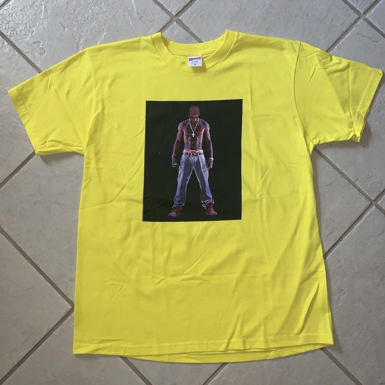 Supreme Tupac Hologram T-Shirt Yellow - 20SS 착용 스타일