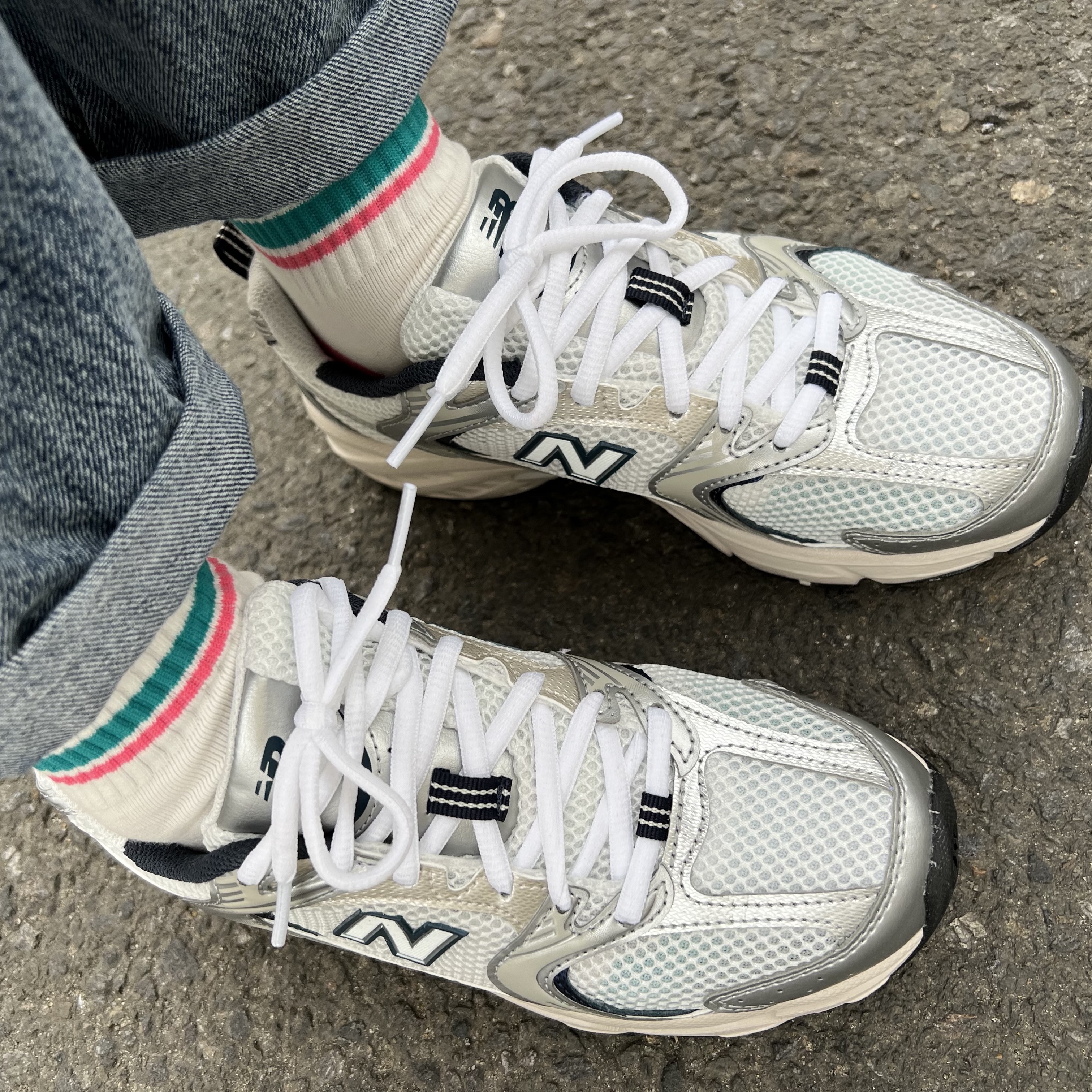 New Balance 530 Steel Grey 착용 스타일 - 2