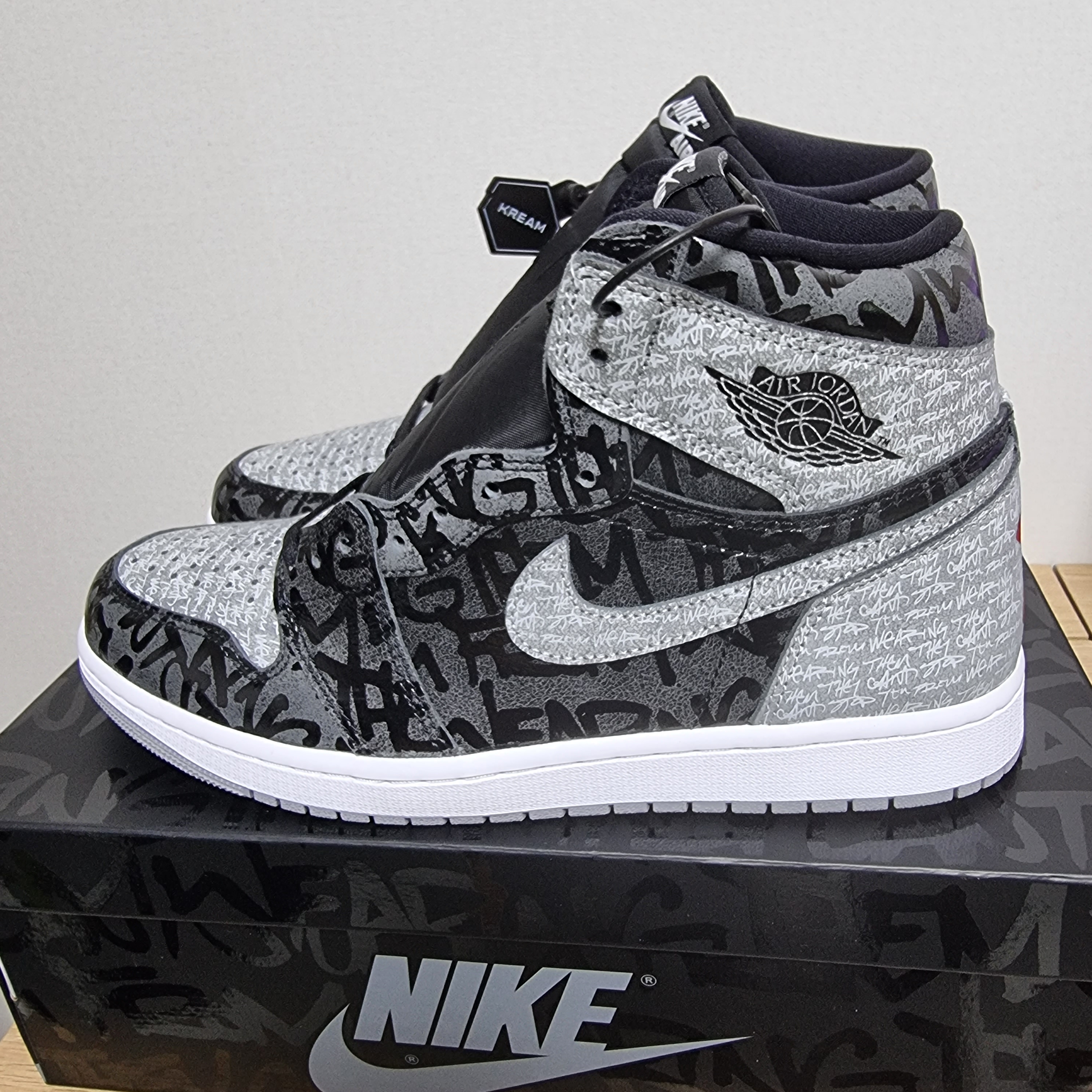 Jordan 1 Retro High OG Rebellionaire 착용 스타일 - 1