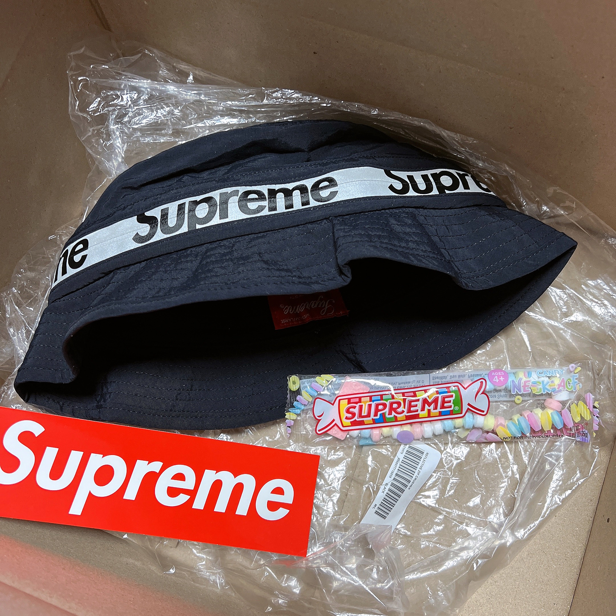 Supreme Reflective Zip Crusher Black - 21SS 착용 스타일