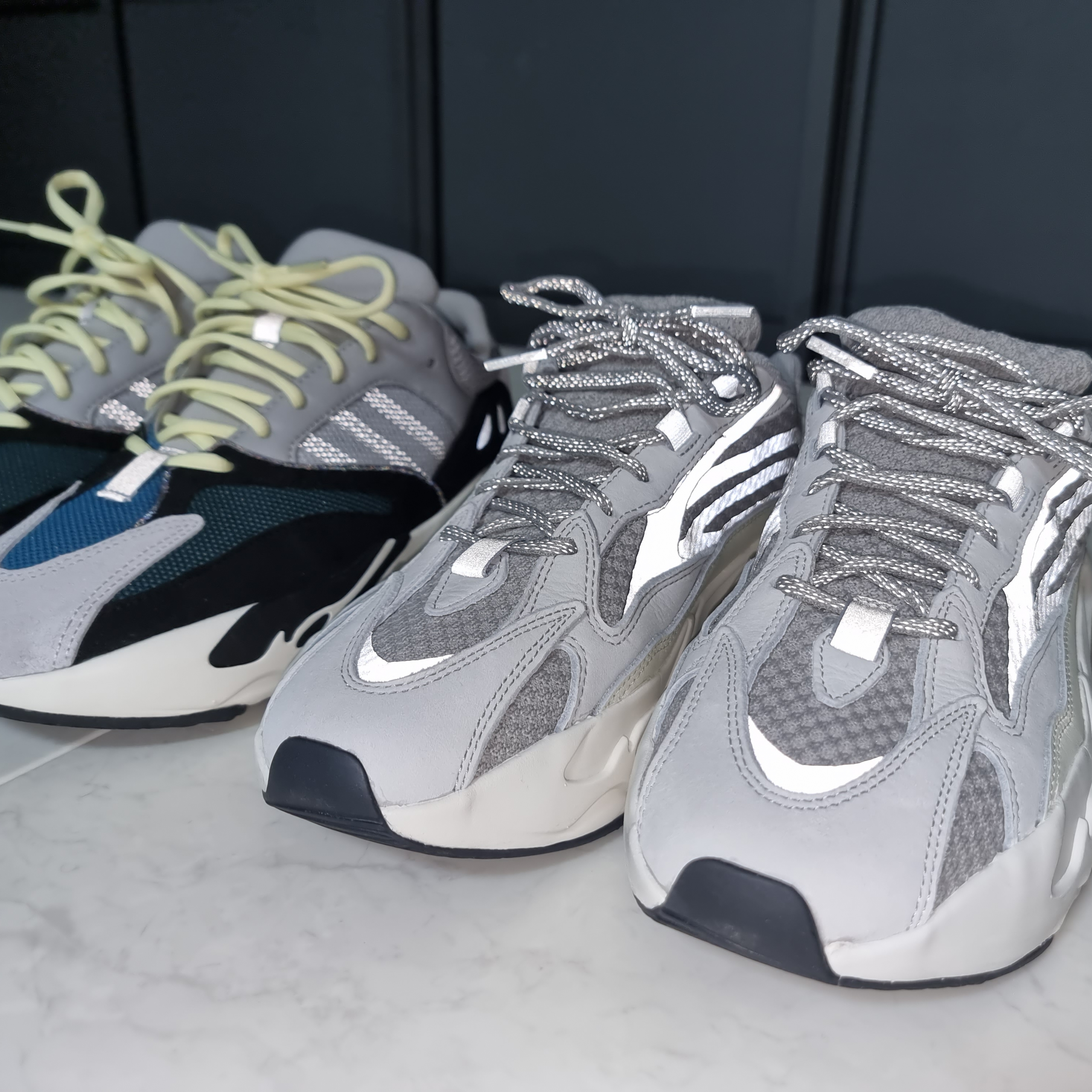 Adidas Yeezy Boost 700 Wave Runner Solid Grey 2021/2022, Adidas Yeezy Boost 700 V2 Static 2022 착용 스타일 - 3