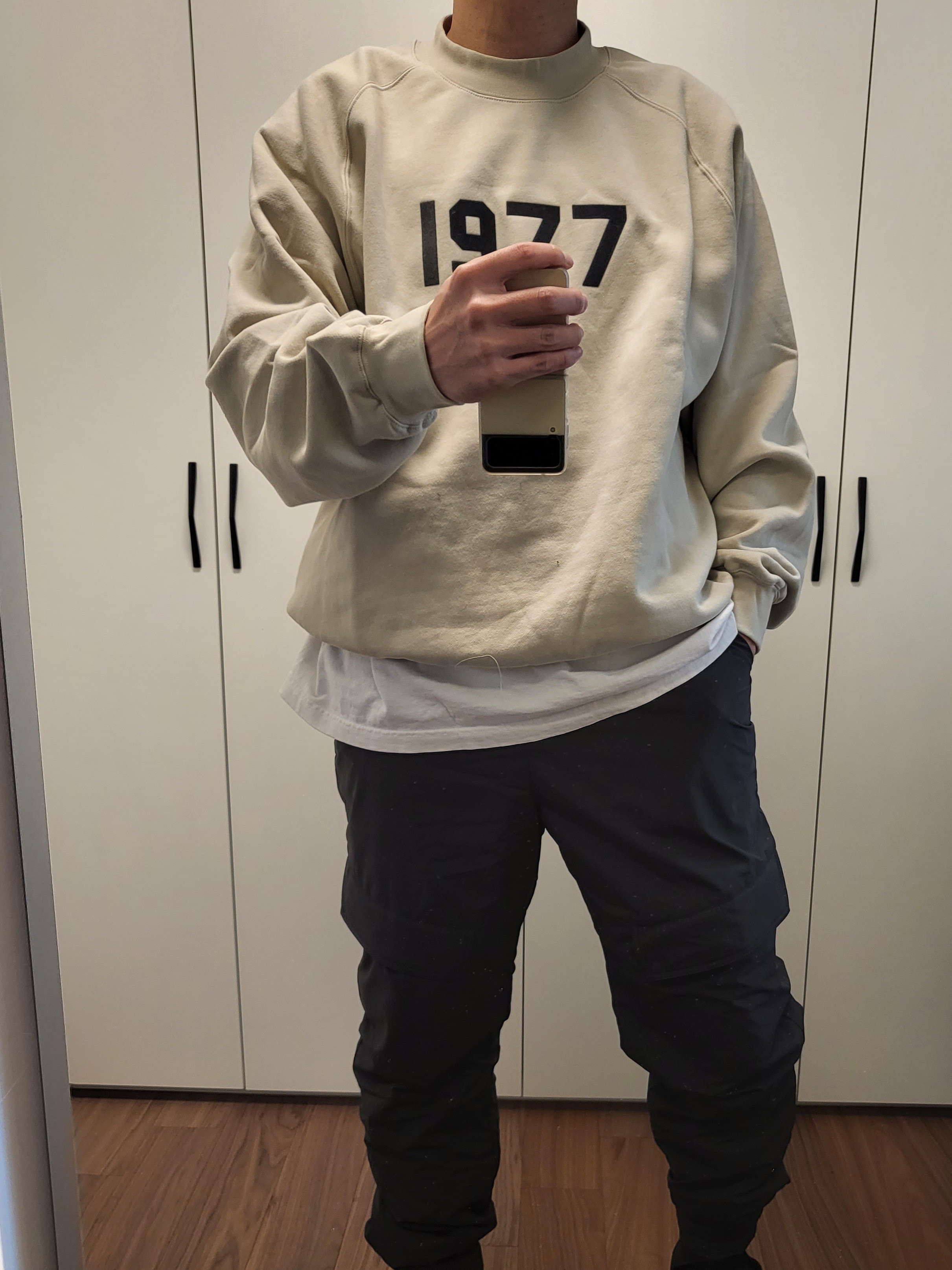 Essentials Storm Pants Iron - 22SS 착용 스타일