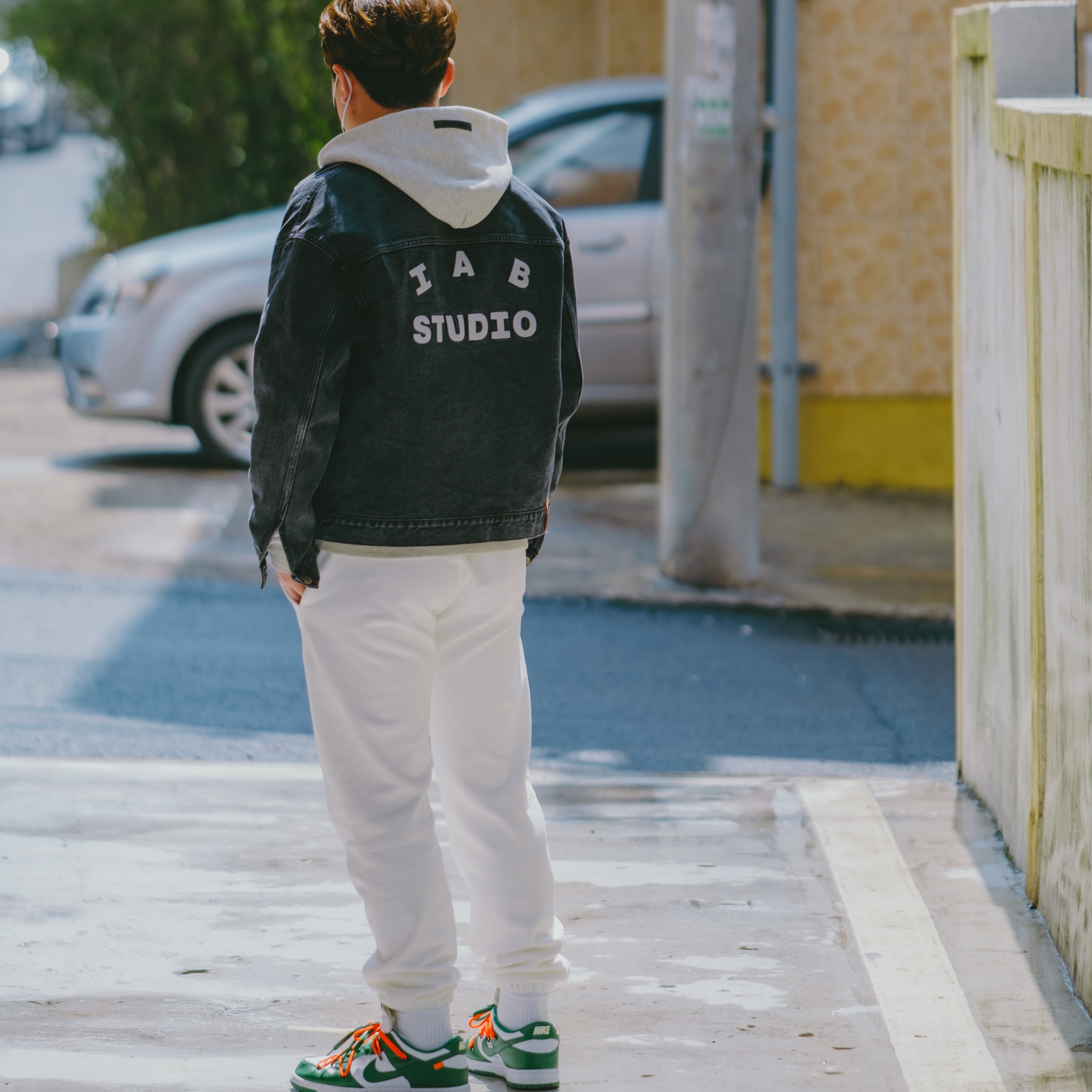 Nike x Off-White Dunk Low Pine Green, IAB Studio x Lee Denim Jacket Black 착용 스타일 - 2