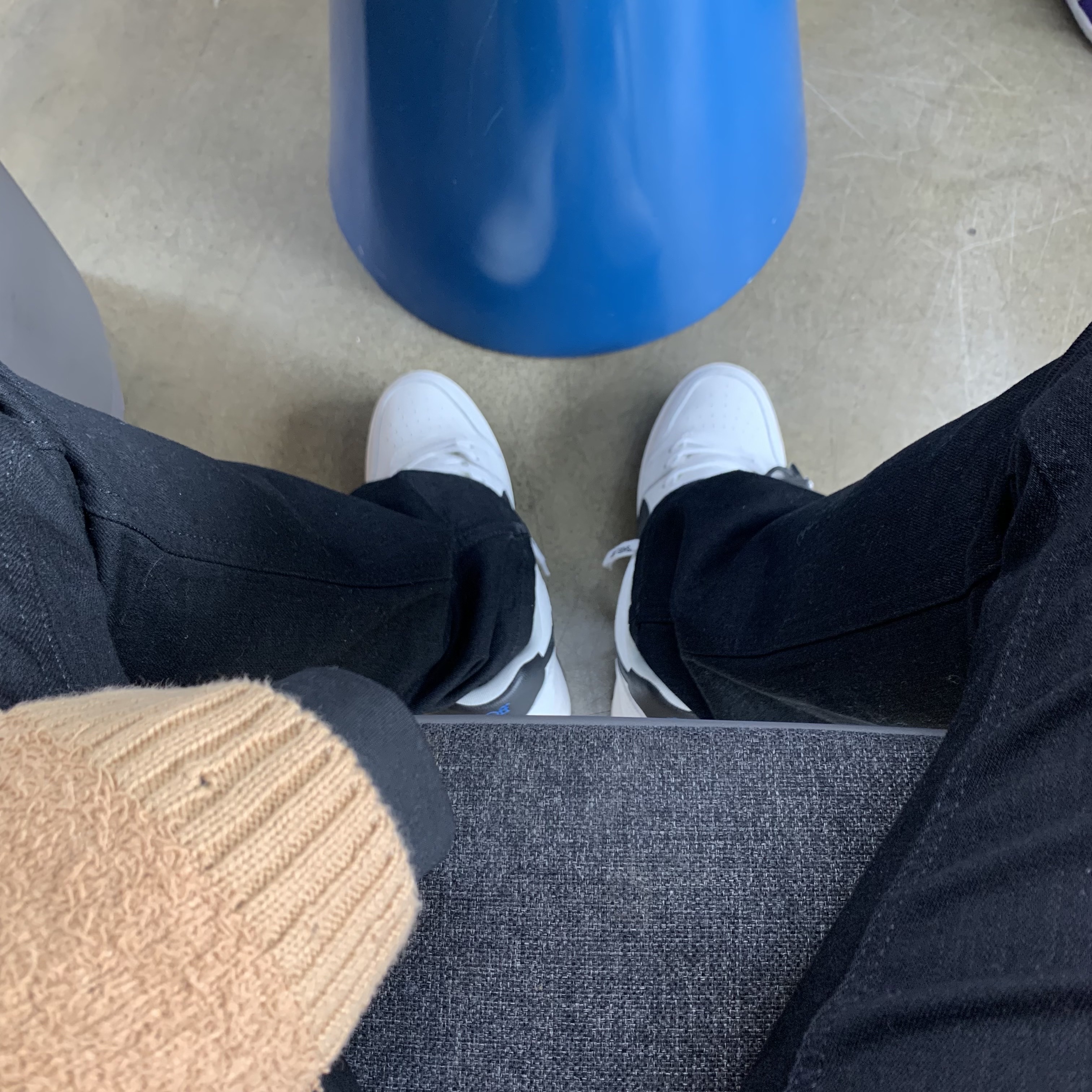 Off-White Out Of Office OOO Sneakers White Black - 21SS 착용 스타일