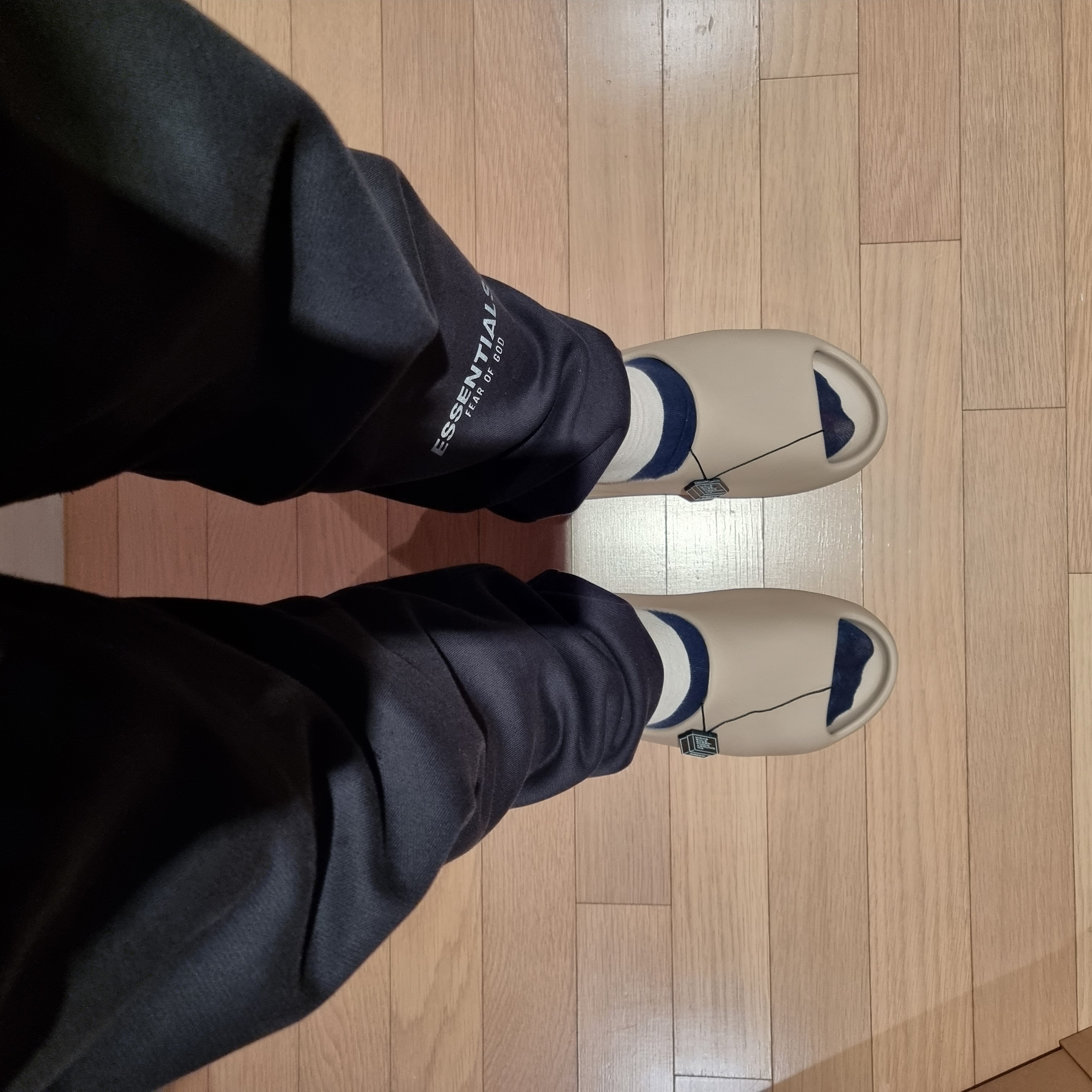 Adidas Yeezy Slide Pure - Re-Release Ver. 착용 스타일 - 2