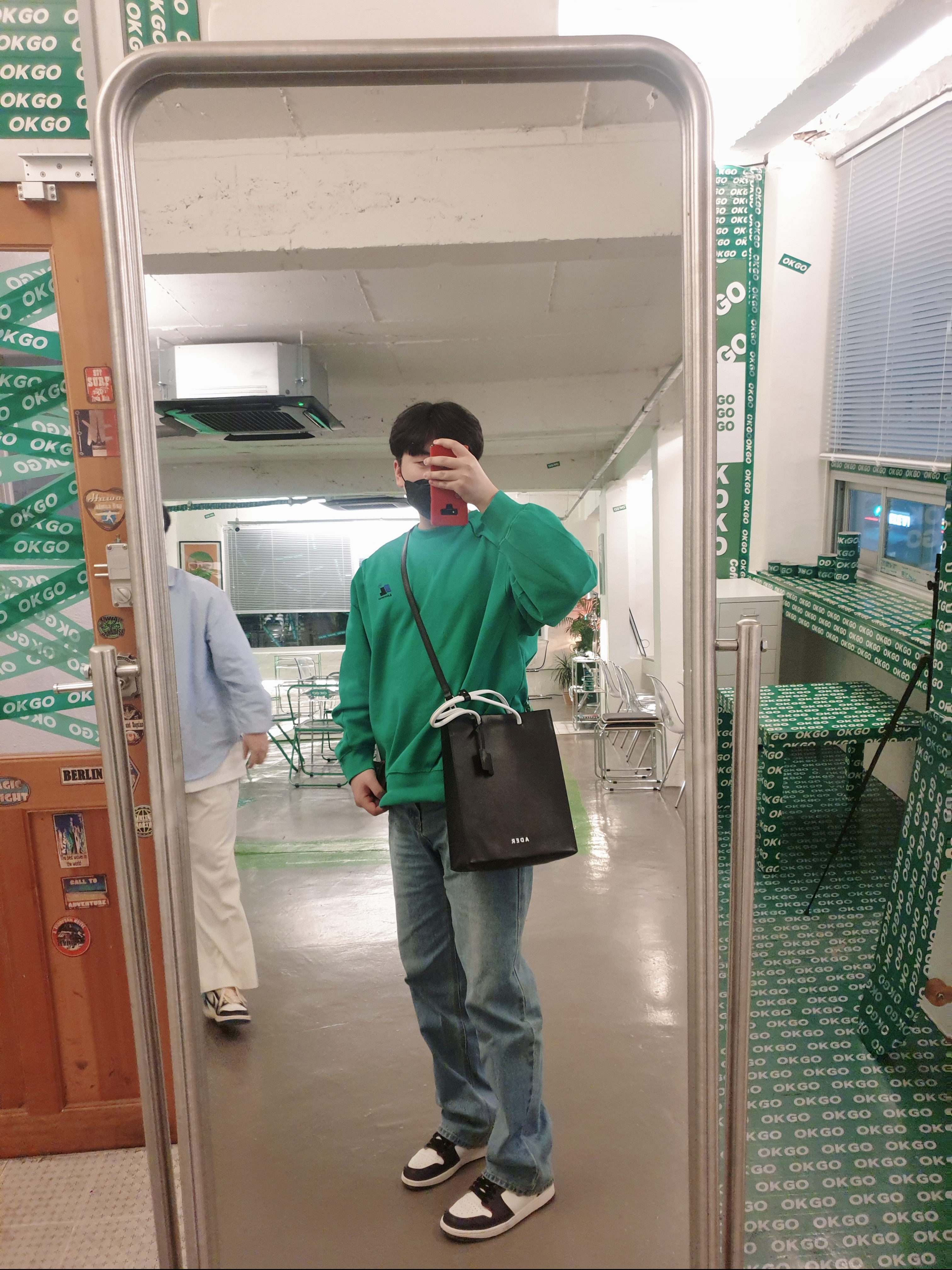 Zara x Ader Error Oversize Sweatshirt Green, Ader Error Blue Bag Noir 착용 스타일