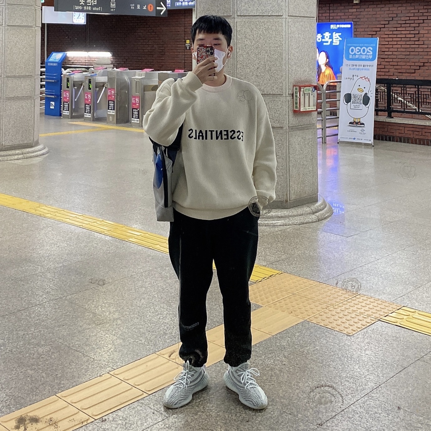 Essentials Knit Sweater Buttercream - 20SS, Essentials Polar Fleece Sweatpants Black - 20FW 착용 스타일