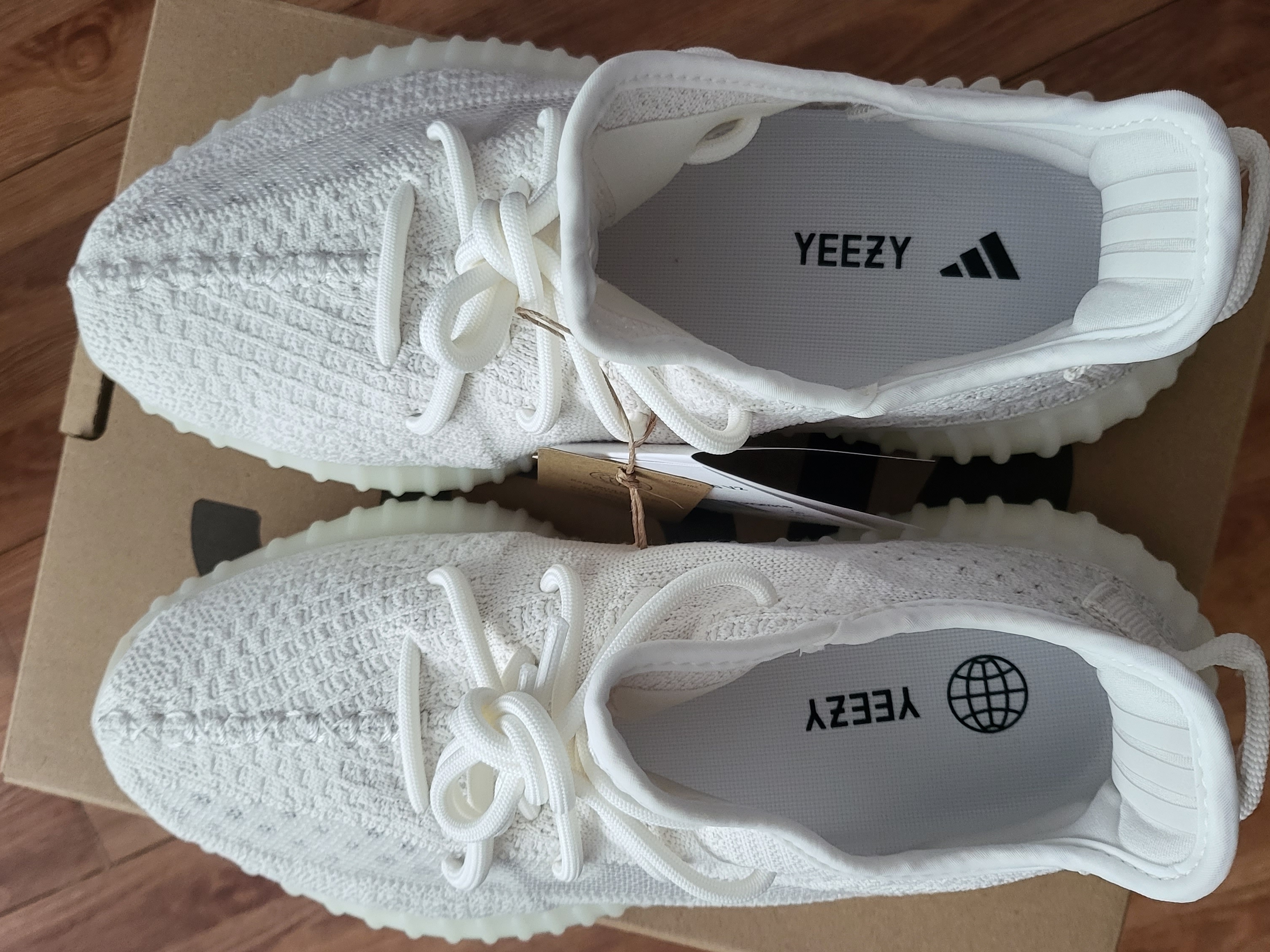 Adidas Yeezy Boost 350 V2 Bone 착용 스타일 - 4