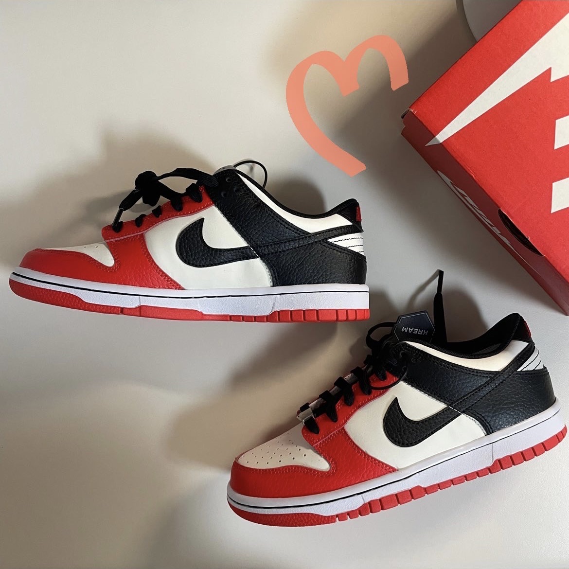 Nike x NBA Dunk Low Retro EMB Black and Chile Red, (GS) Nike x NBA Dunk Low Black and Chile Red 착용 스타일