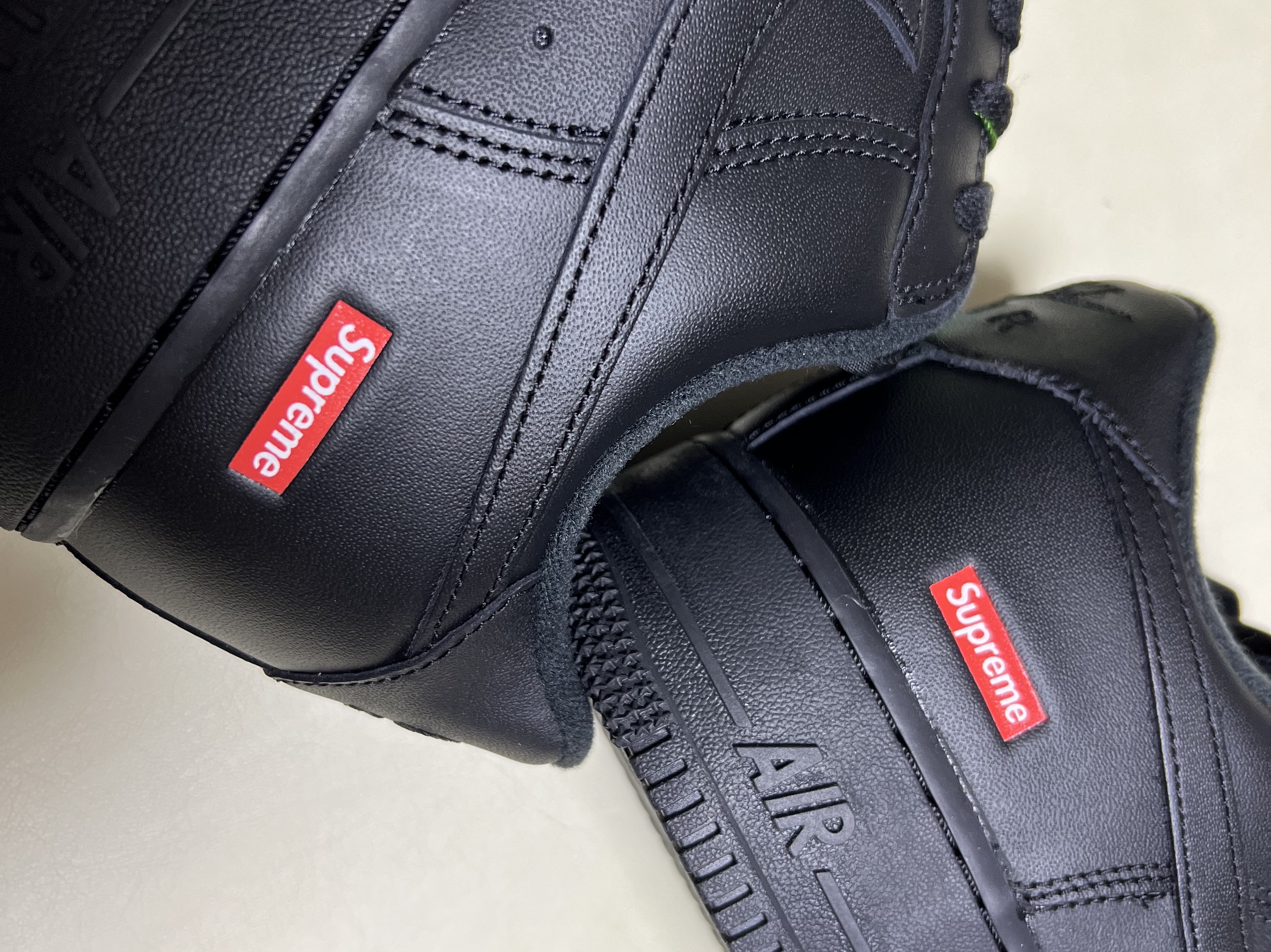 Nike x Supreme Air Force 1 Low Black 착용 스타일