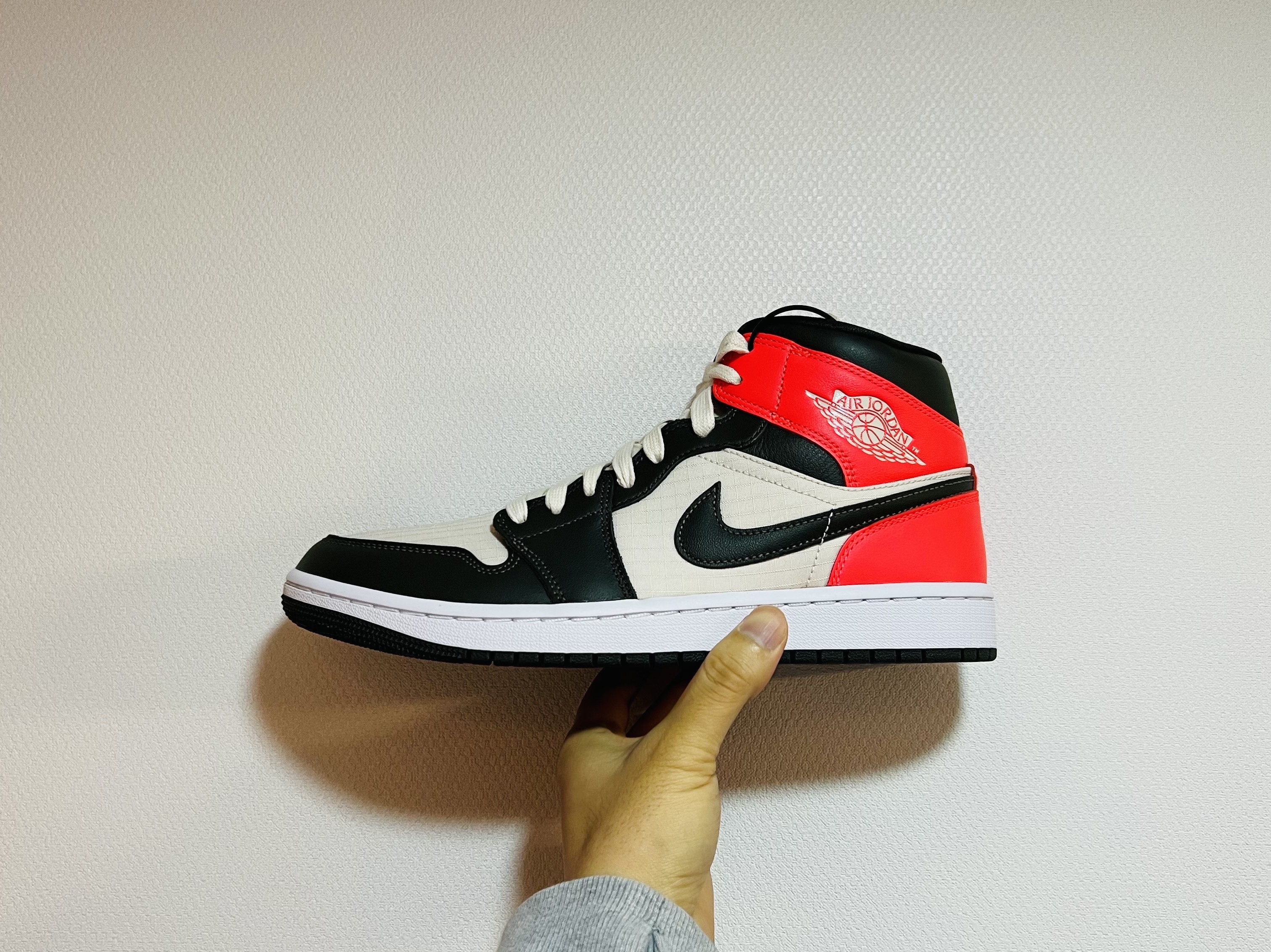 (W) Jordan 1 Mid SE Newsprint 착용 스타일