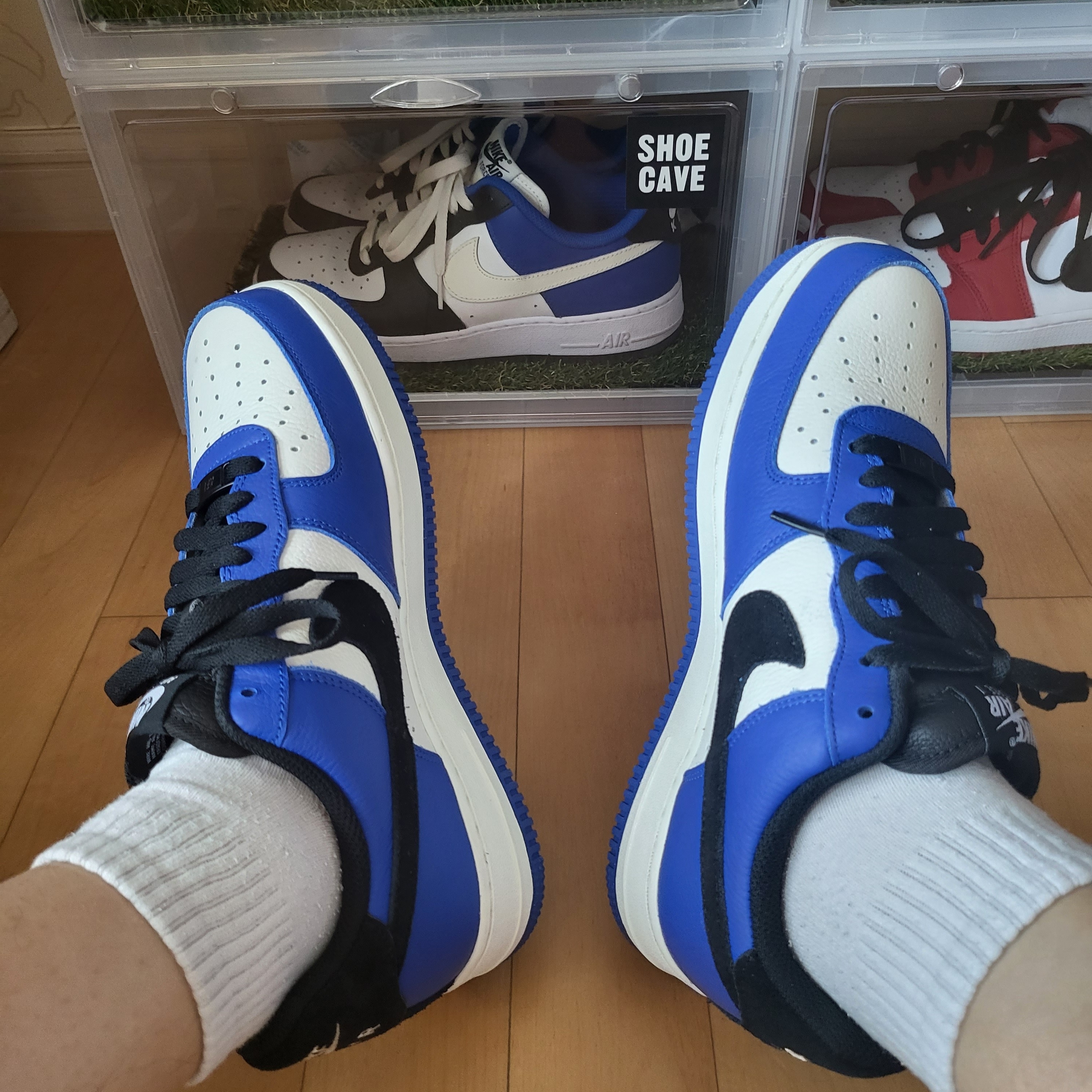 Jordan 1 Retro High Game Royal, Nike Air Force 1 '07 Low White 착용 스타일 - 2