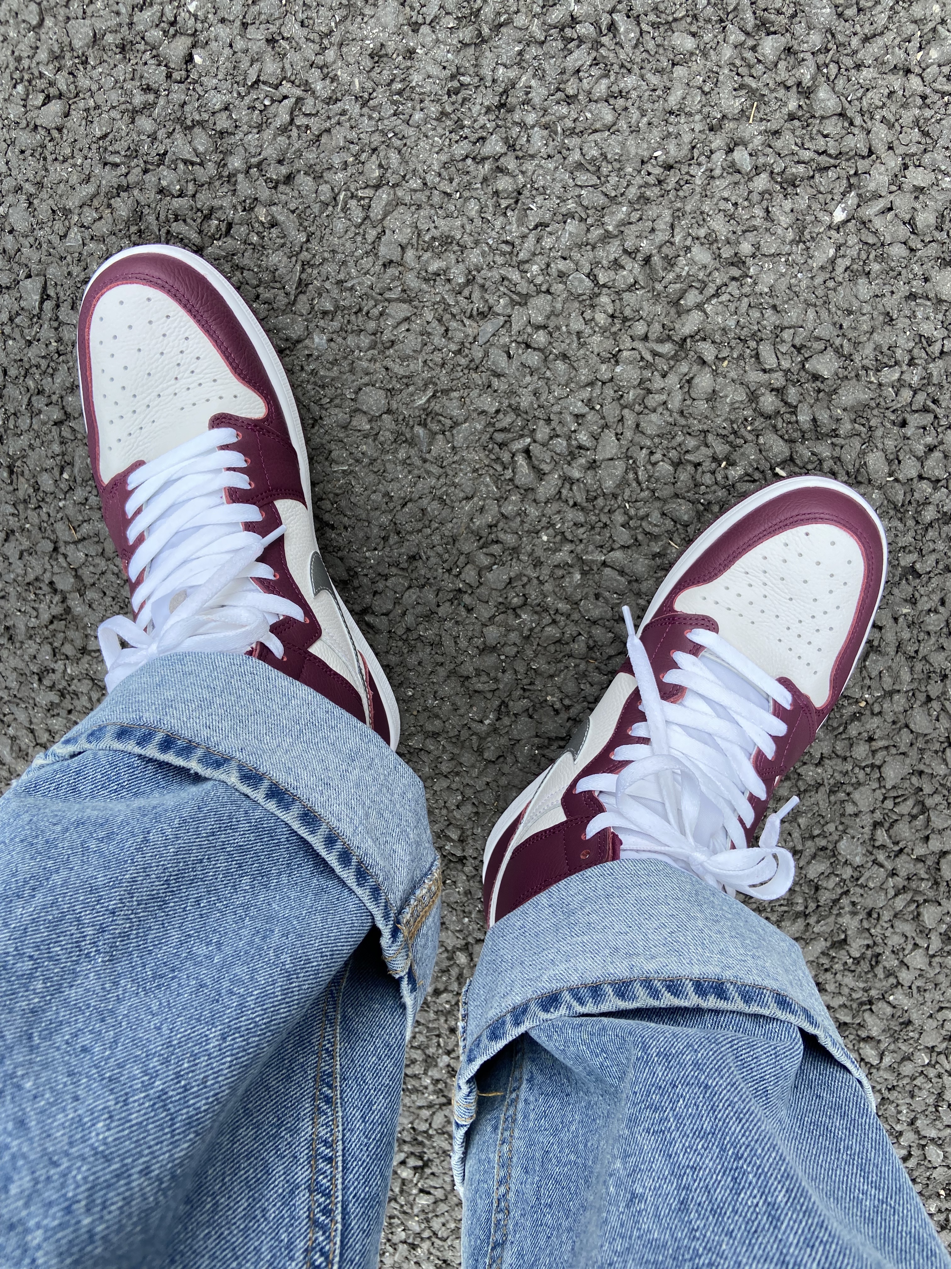 Jordan 1 Retro High OG Bordeaux 착용 스타일 - 2