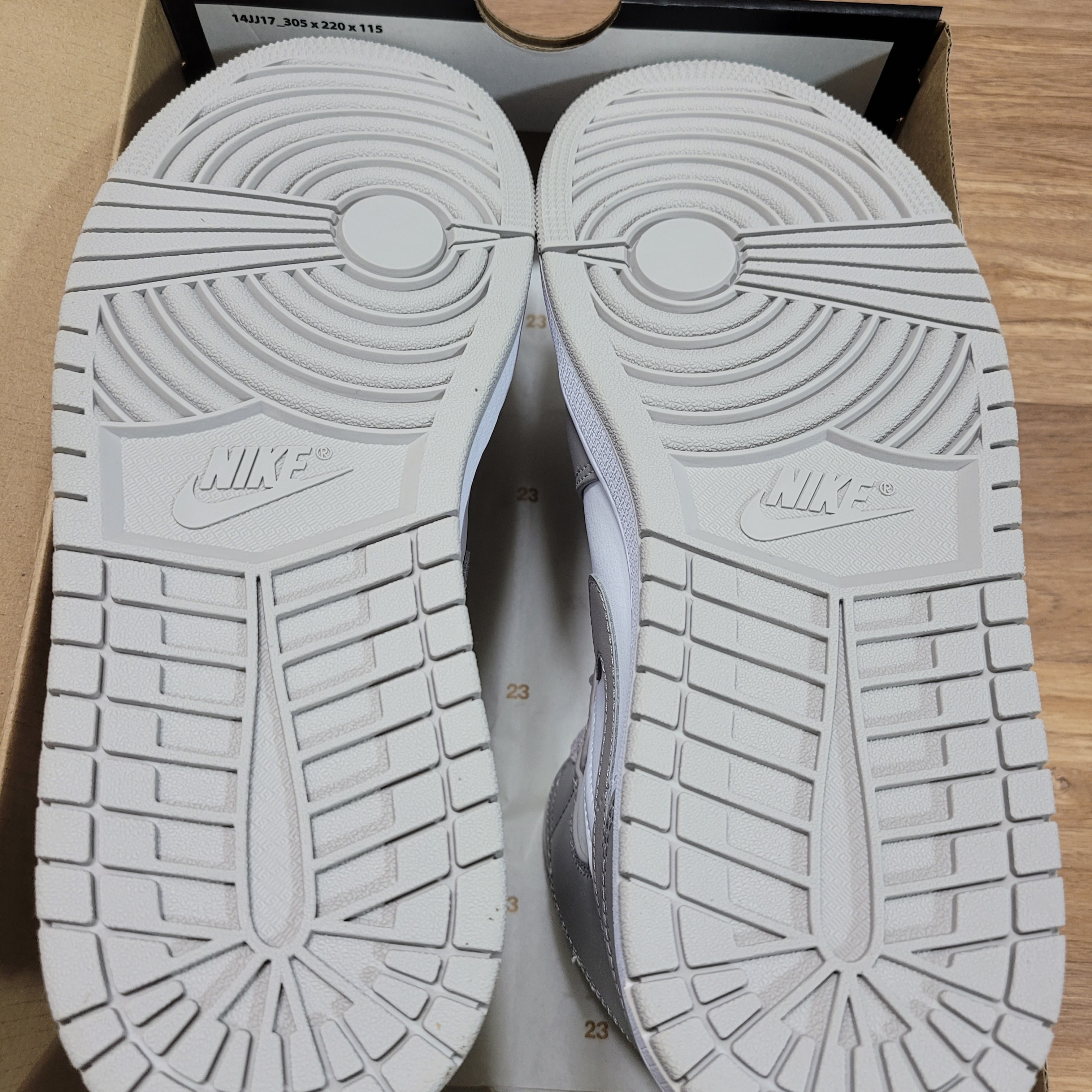Jordan 1 Mid College Grey 착용 스타일 - 2