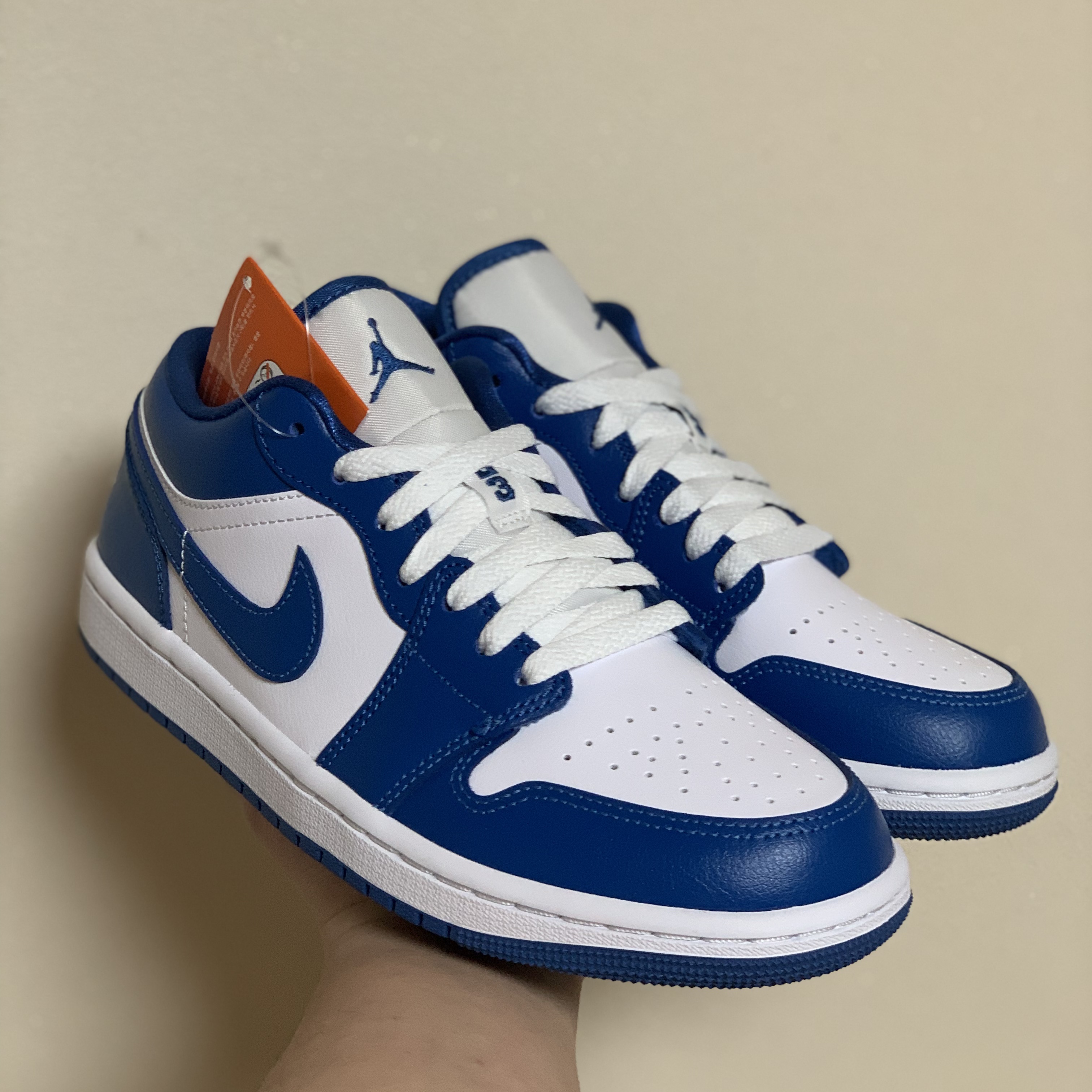 (W) Jordan 1 Low White Dark Marina Blue 착용 스타일 - 3