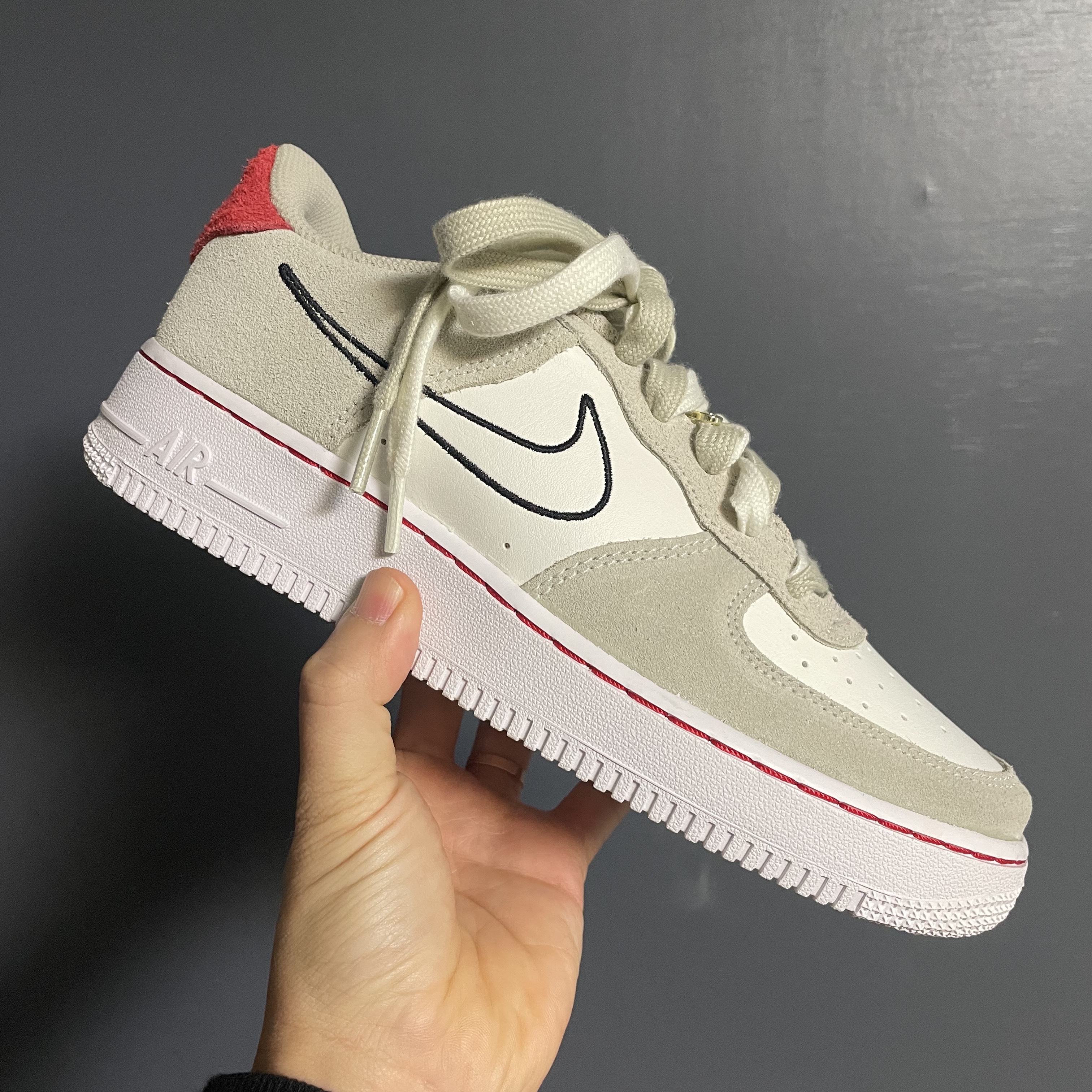 (GS) Nike Air Force 1 LV8 S50 Light Stone 착용 스타일