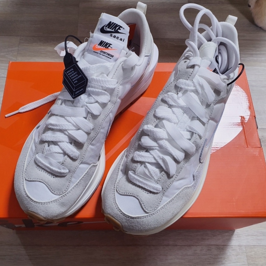 Nike x Sacai VaporWaffle White and Gum 착용 스타일 - 2