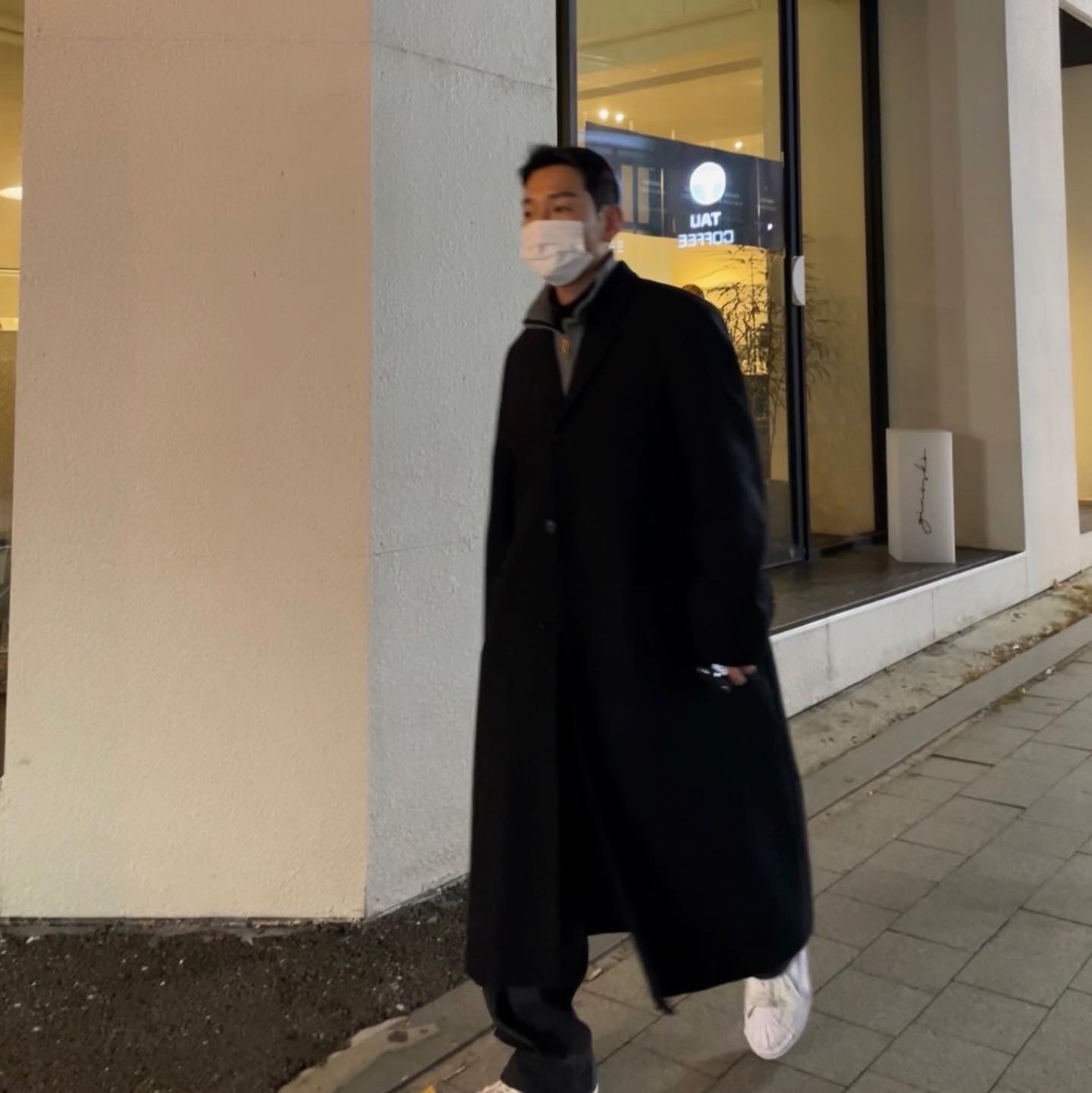 Maison Mihara Yasuhiro Blakey OG Sole Leather Low-top Sneakers White 착용 스타일