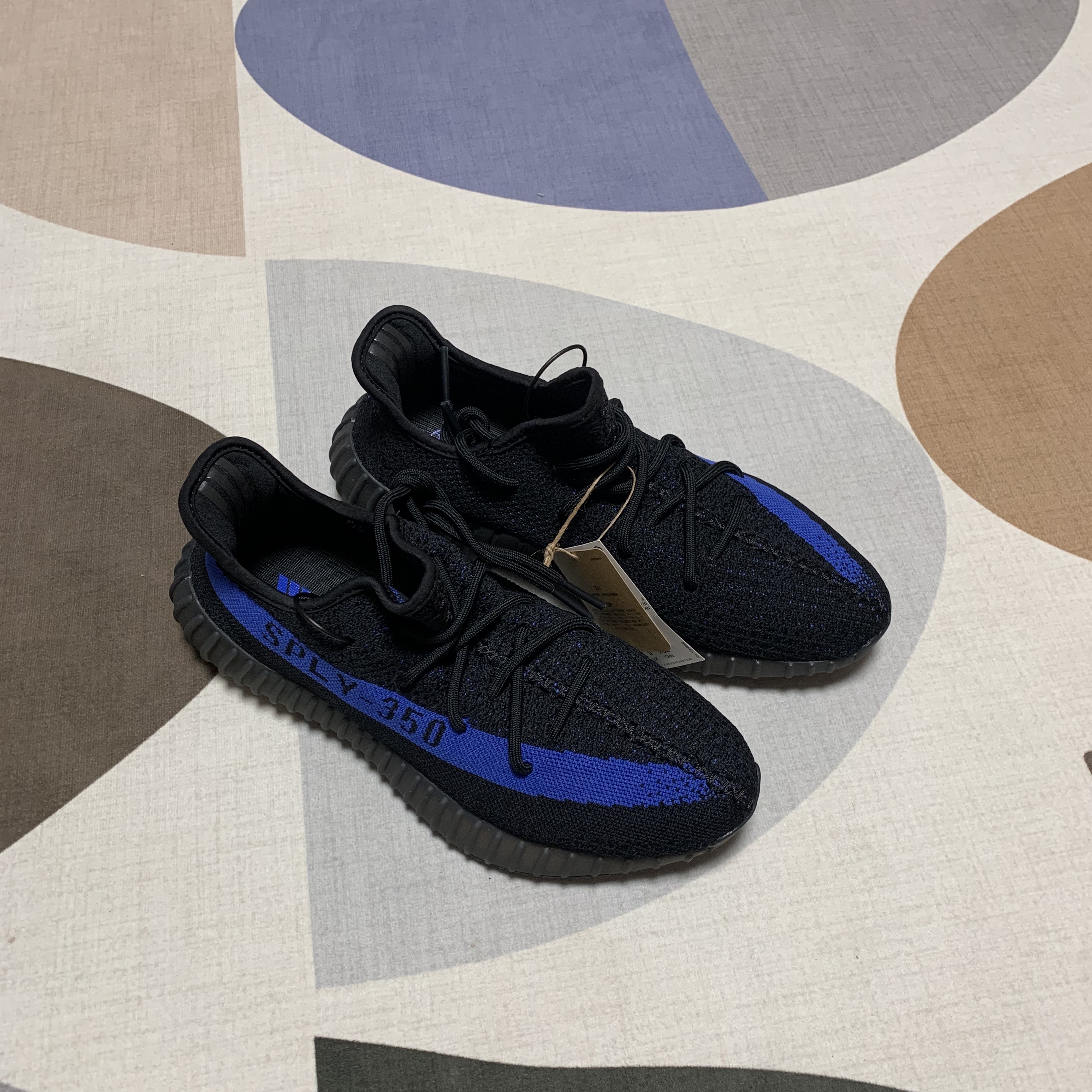 Adidas Yeezy Boost 350 V2 Dazzling Blue 착용 스타일 - 2