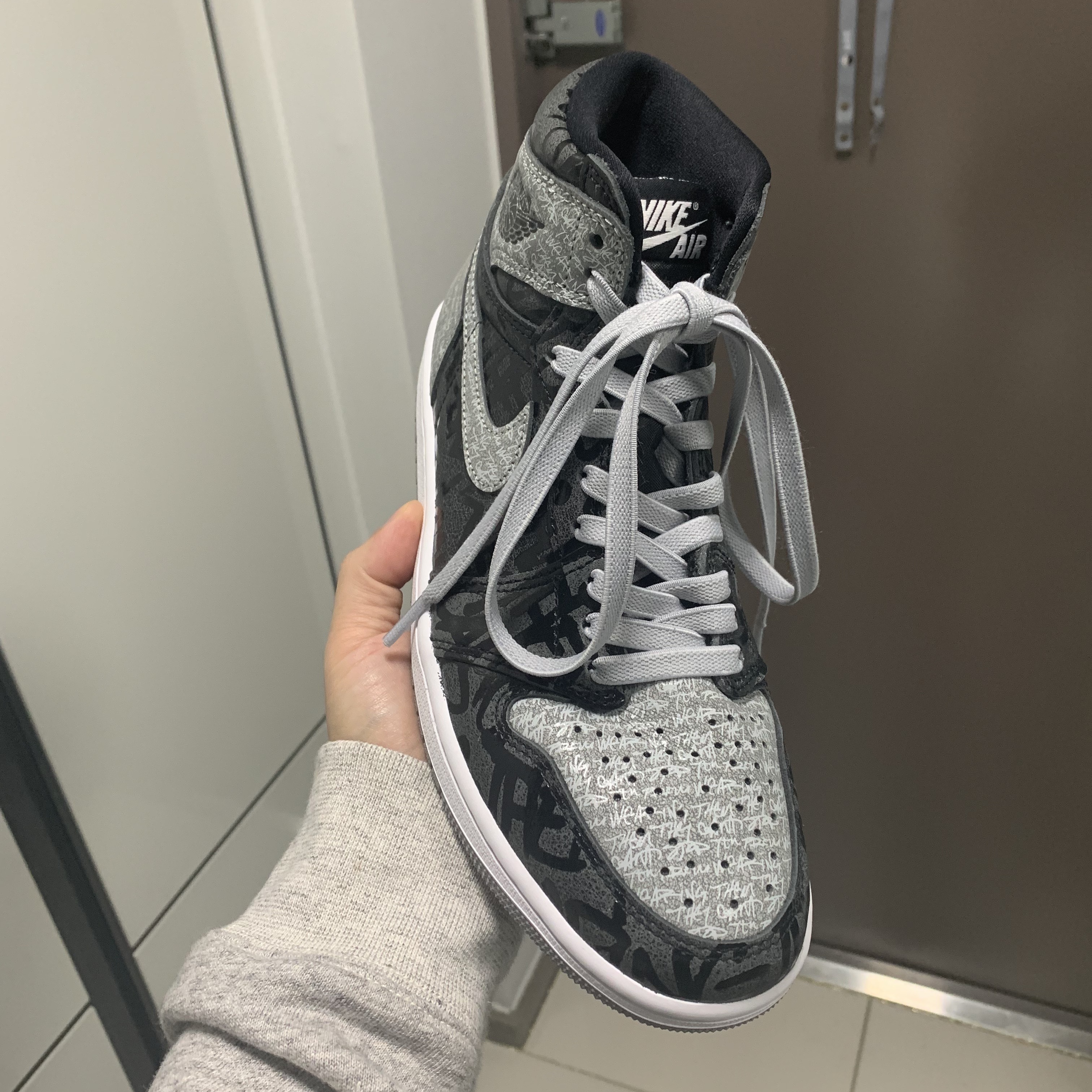 Jordan 1 Retro High OG Rebellionaire 착용 스타일 - 2
