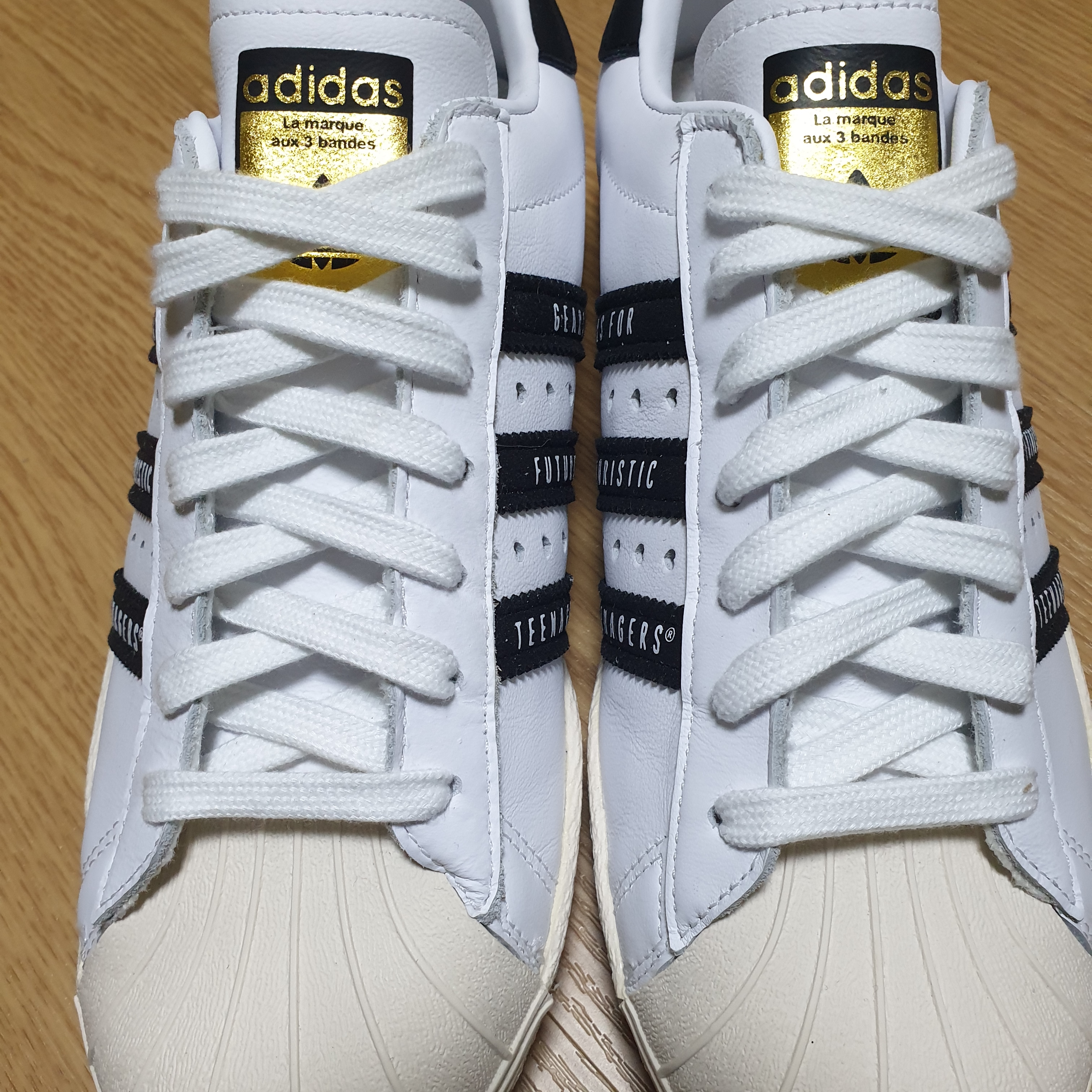 Adidas x Human Made Superstar White Black 착용 스타일 - 1
