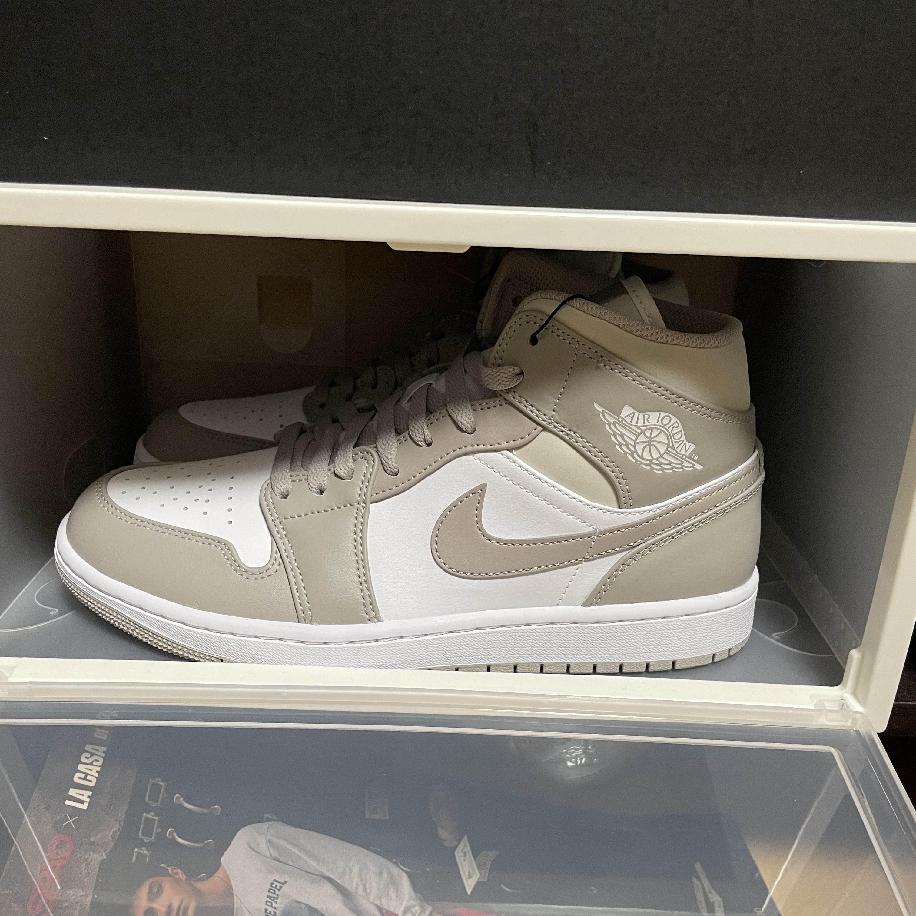 Jordan 1 Mid College Grey 착용 스타일
