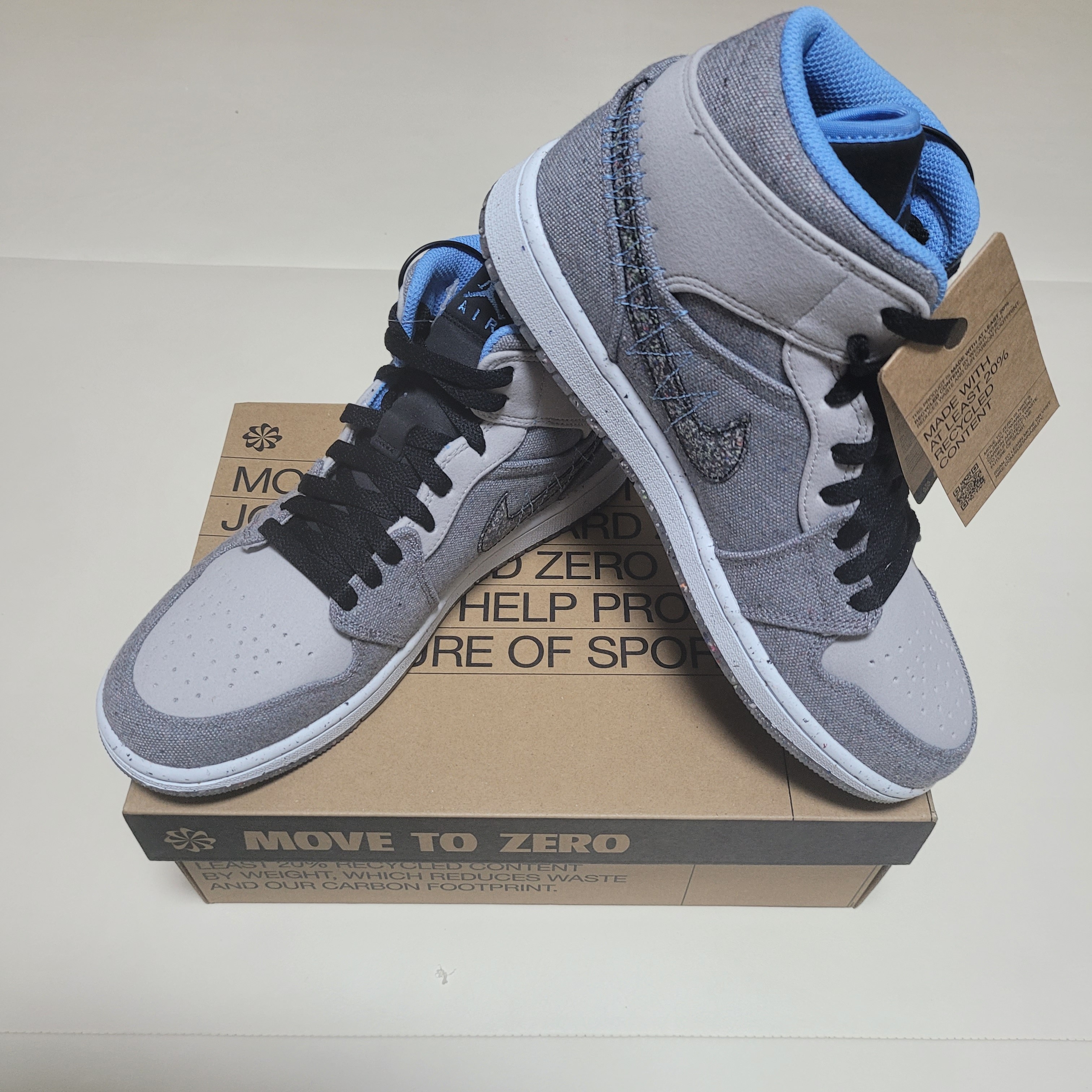 Jordan 1 Mid SE Crater Grey Fog 착용 스타일 - 2
