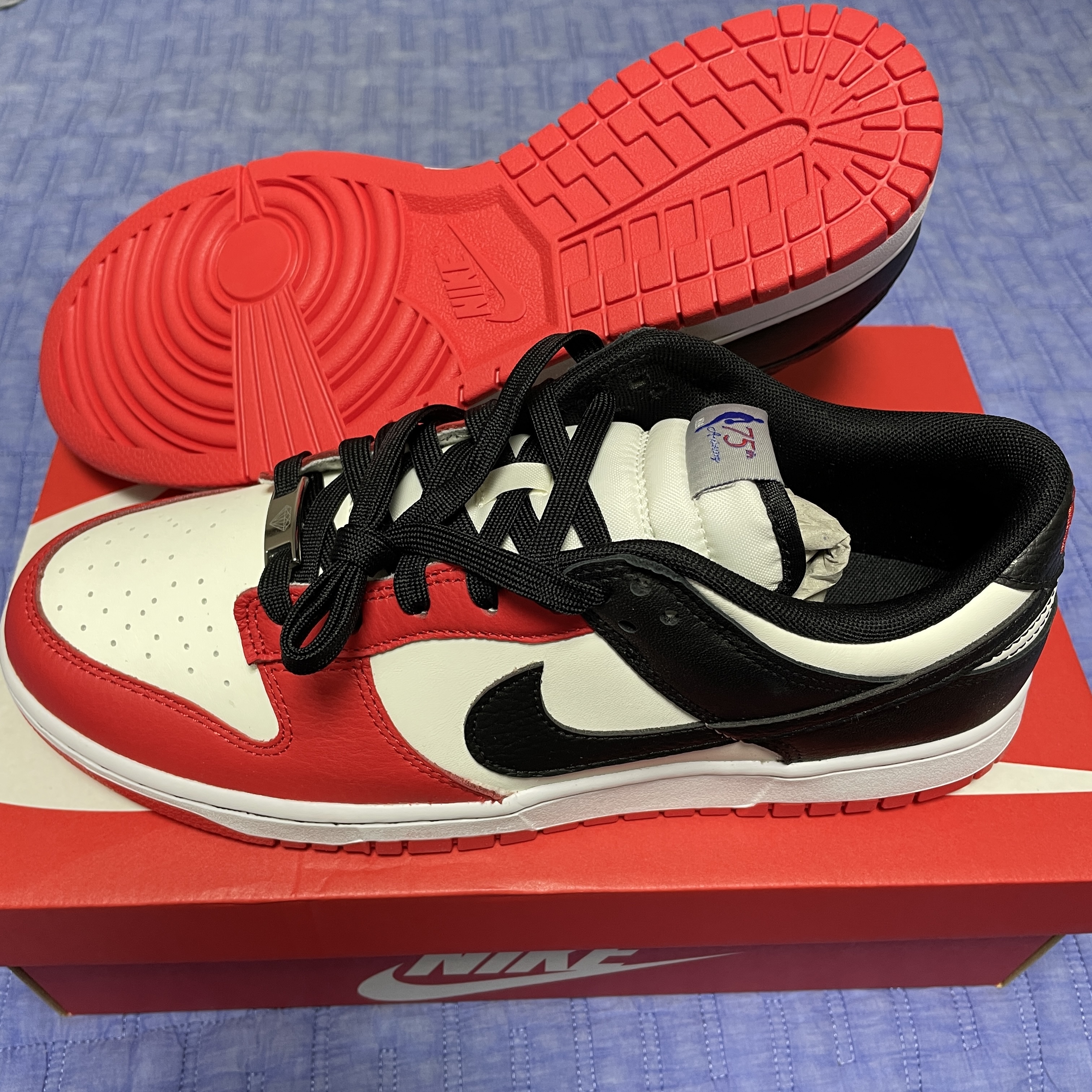 Nike x NBA Dunk Low Retro EMB Black and Chile Red 착용 스타일