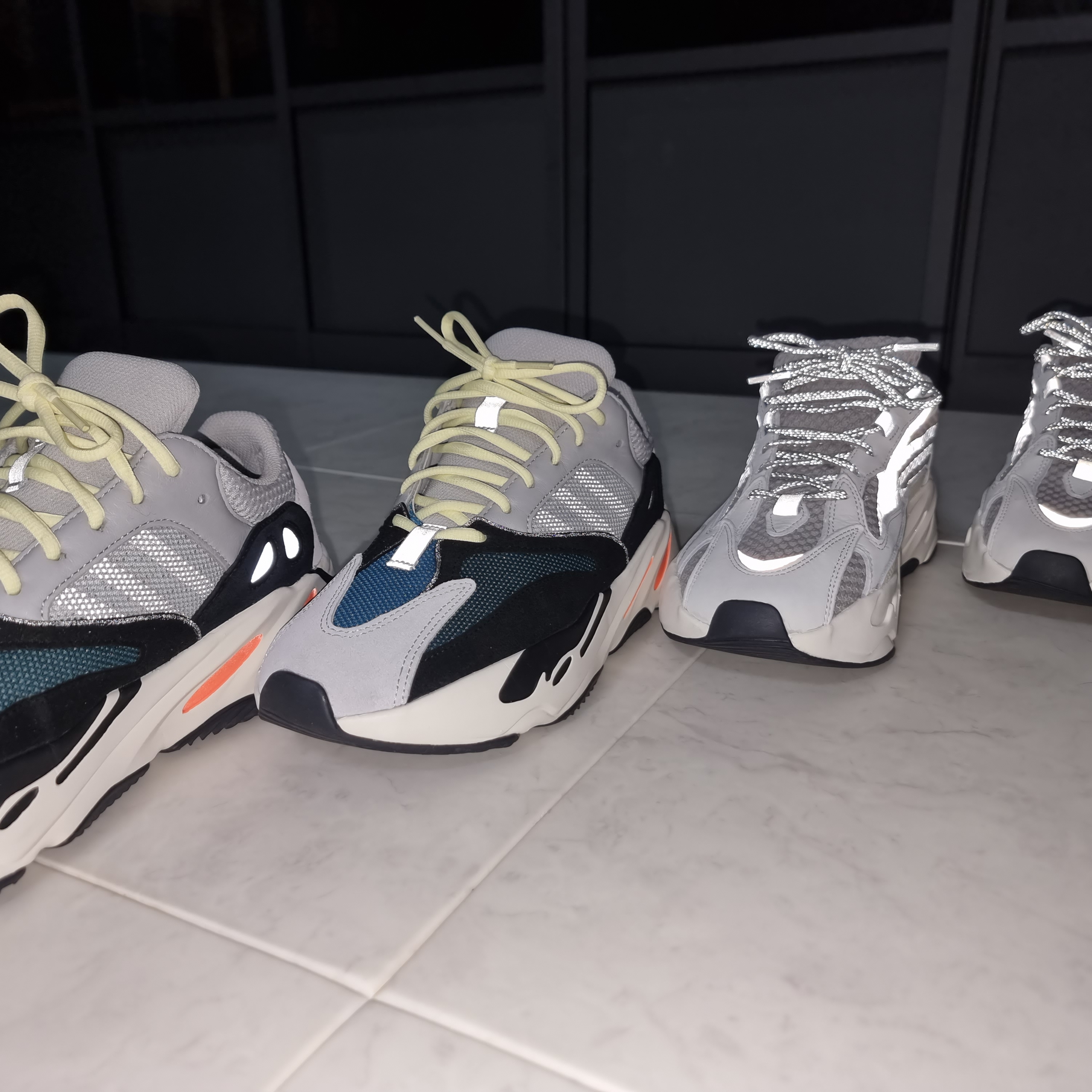 Adidas Yeezy Boost 700 Wave Runner Solid Grey 2021/2022, Adidas Yeezy Boost 700 V2 Static 2022 착용 스타일 - 1