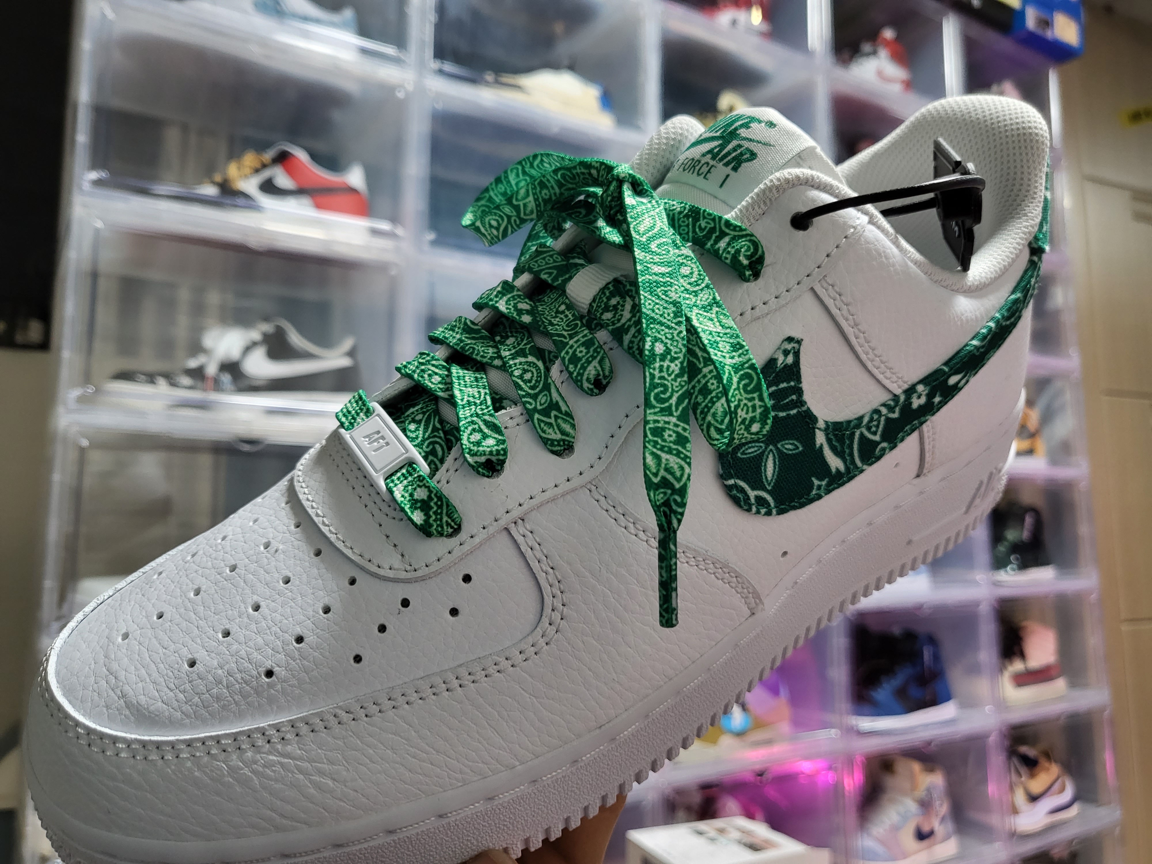 (W) Nike Air Force 1 '07 Essential Paisley Swoosh White Malachite 착용 스타일