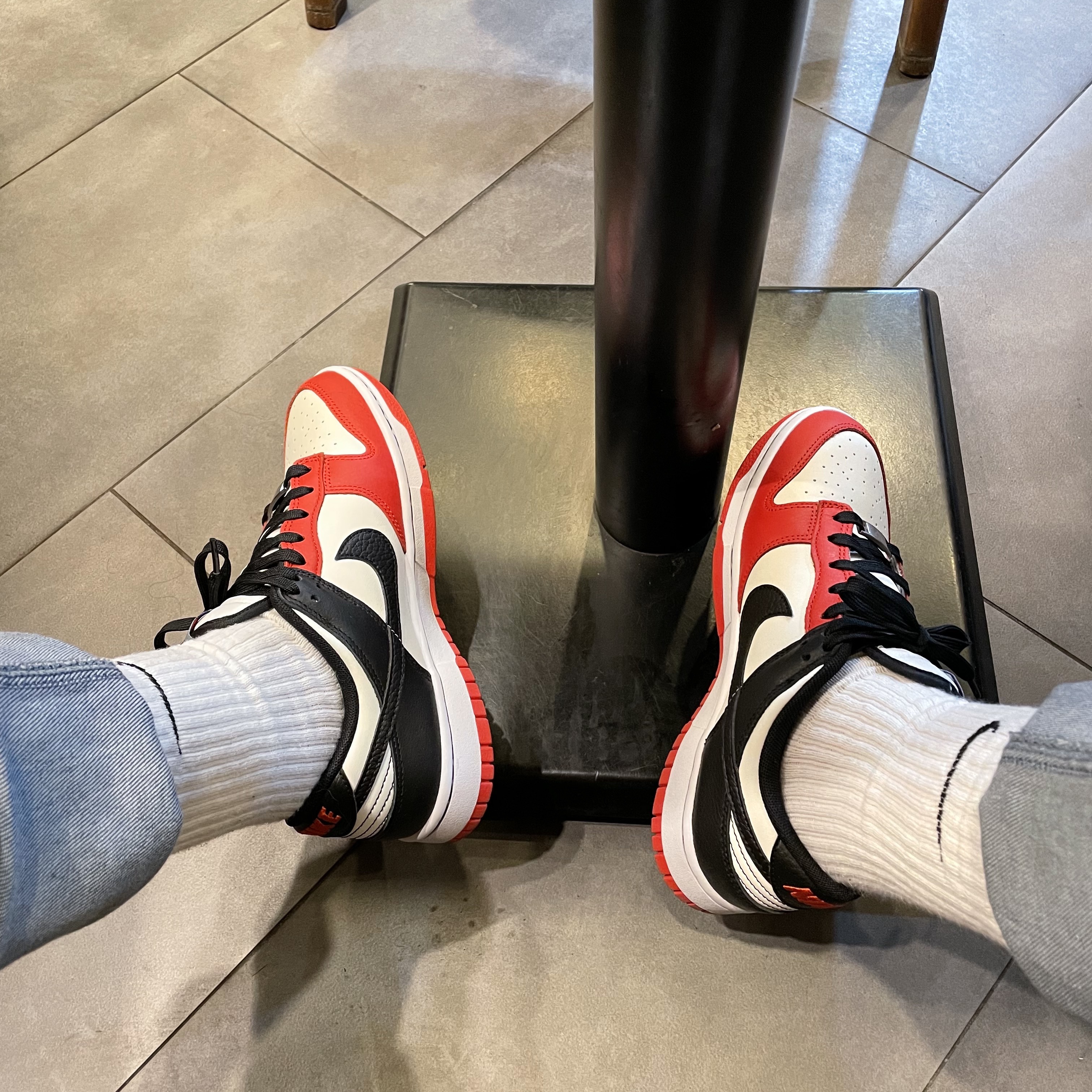 Nike x NBA Dunk Low Retro EMB Black and Chile Red 착용 스타일