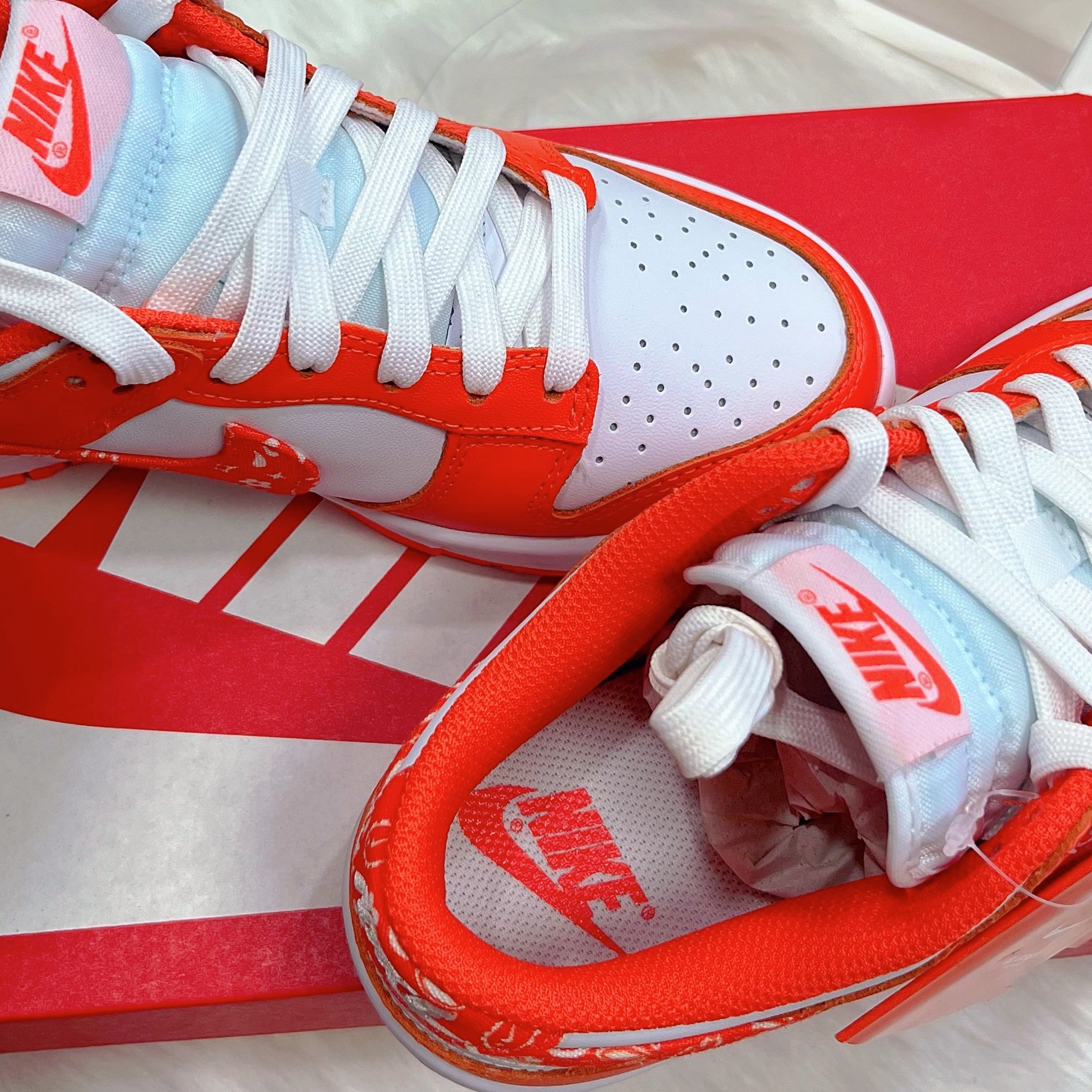 (W) Nike Dunk Low Essential Orange Paisley 착용 스타일