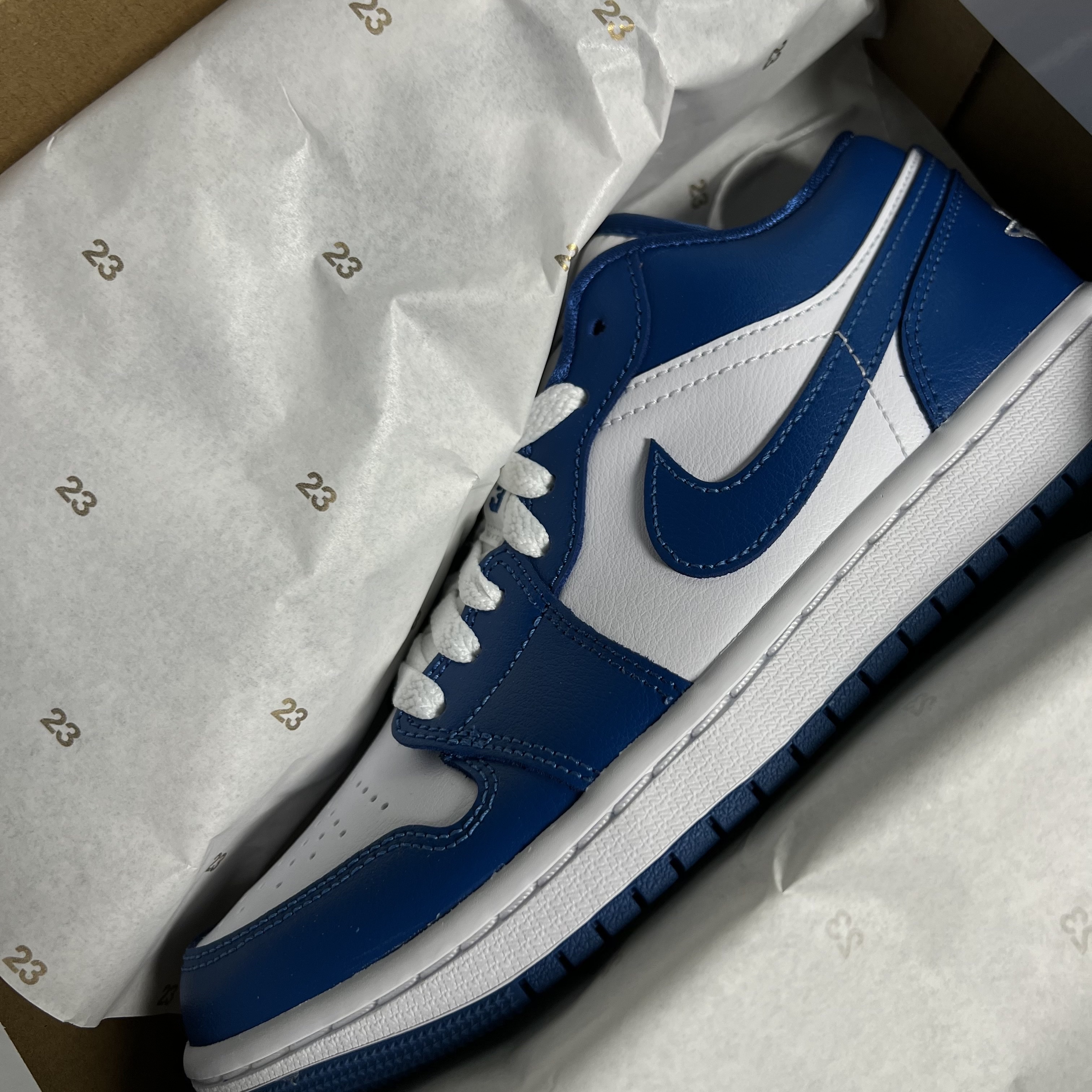 (W) Jordan 1 Low White Dark Marina Blue 착용 스타일