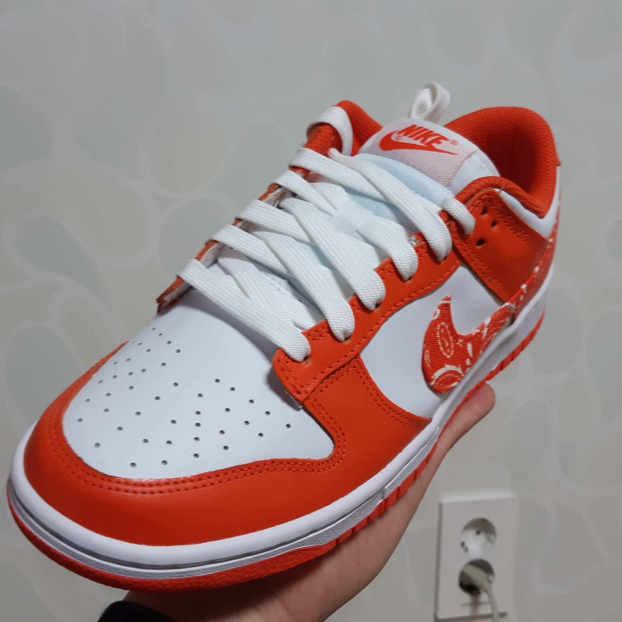 (W) Nike Dunk Low Essential Orange Paisley 착용 스타일
