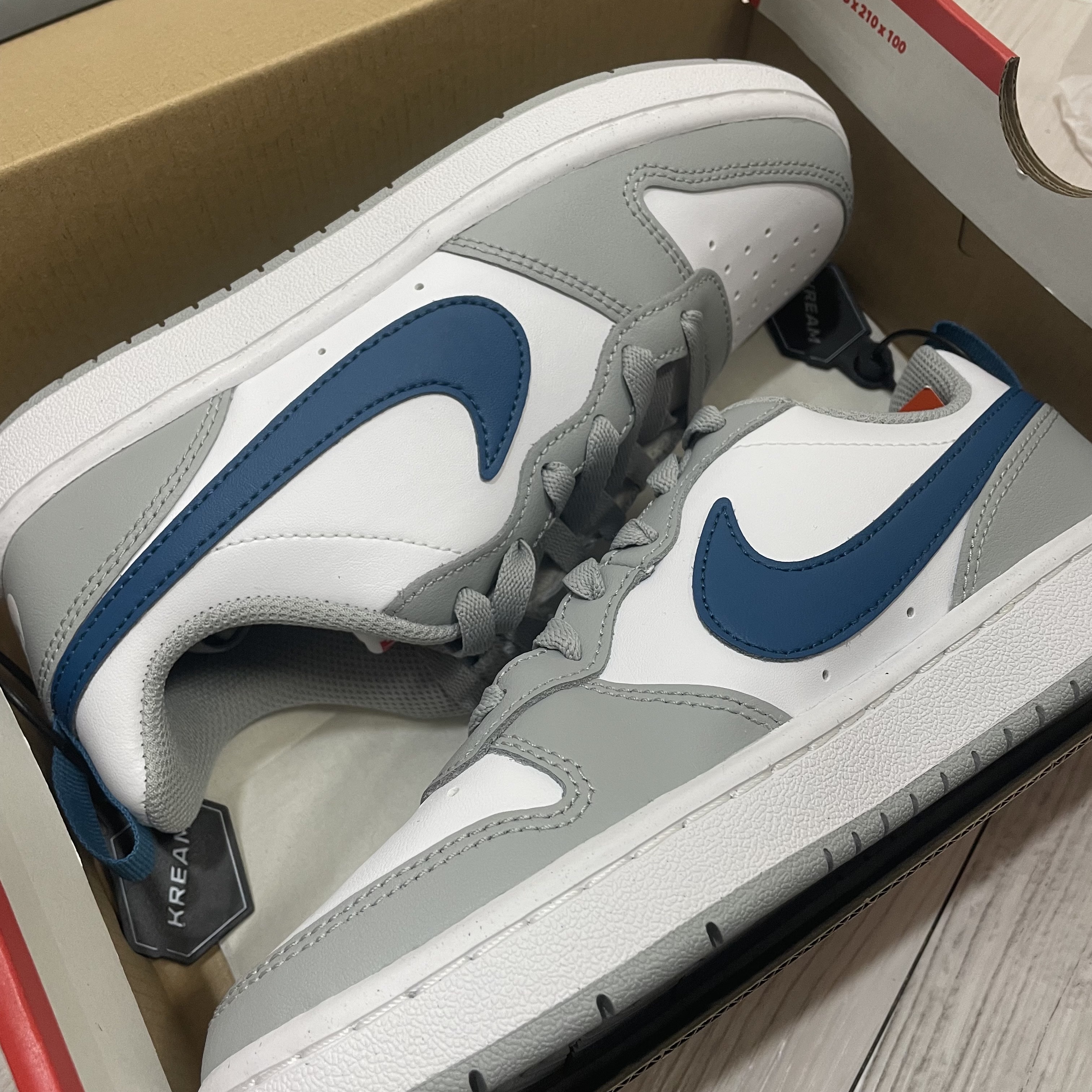(GS) Nike Court Borough Low 2 Light Smoke Grey 착용 스타일 - 1