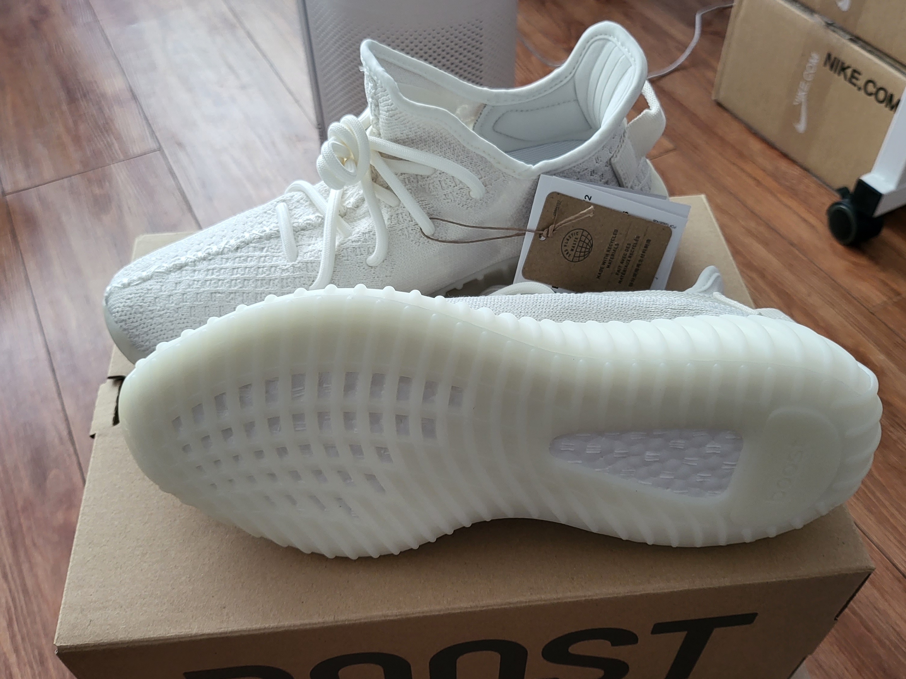 Adidas Yeezy Boost 350 V2 Bone 착용 스타일 - 5