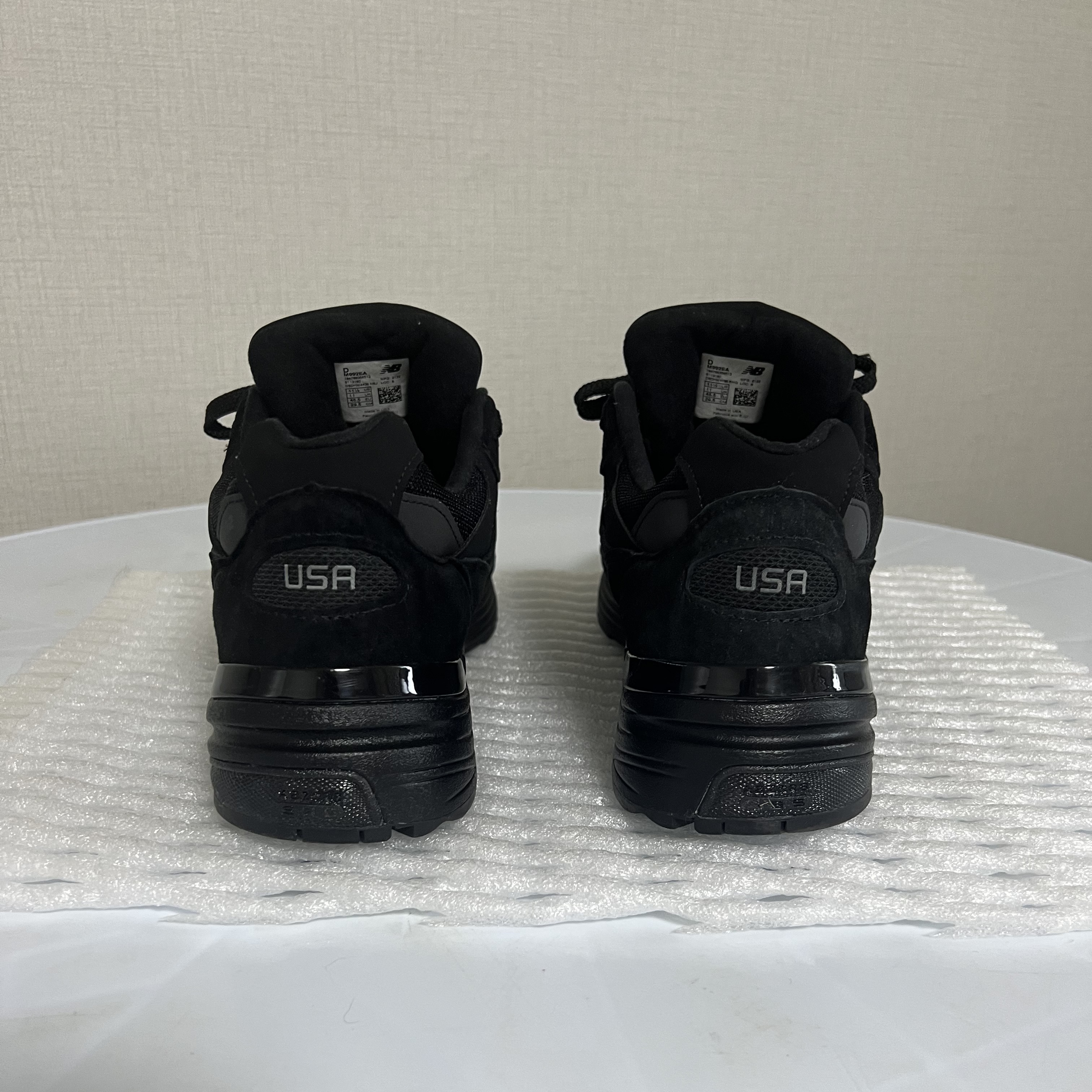 New Balance 992 Made in USA Triple Black 착용 스타일 - 4