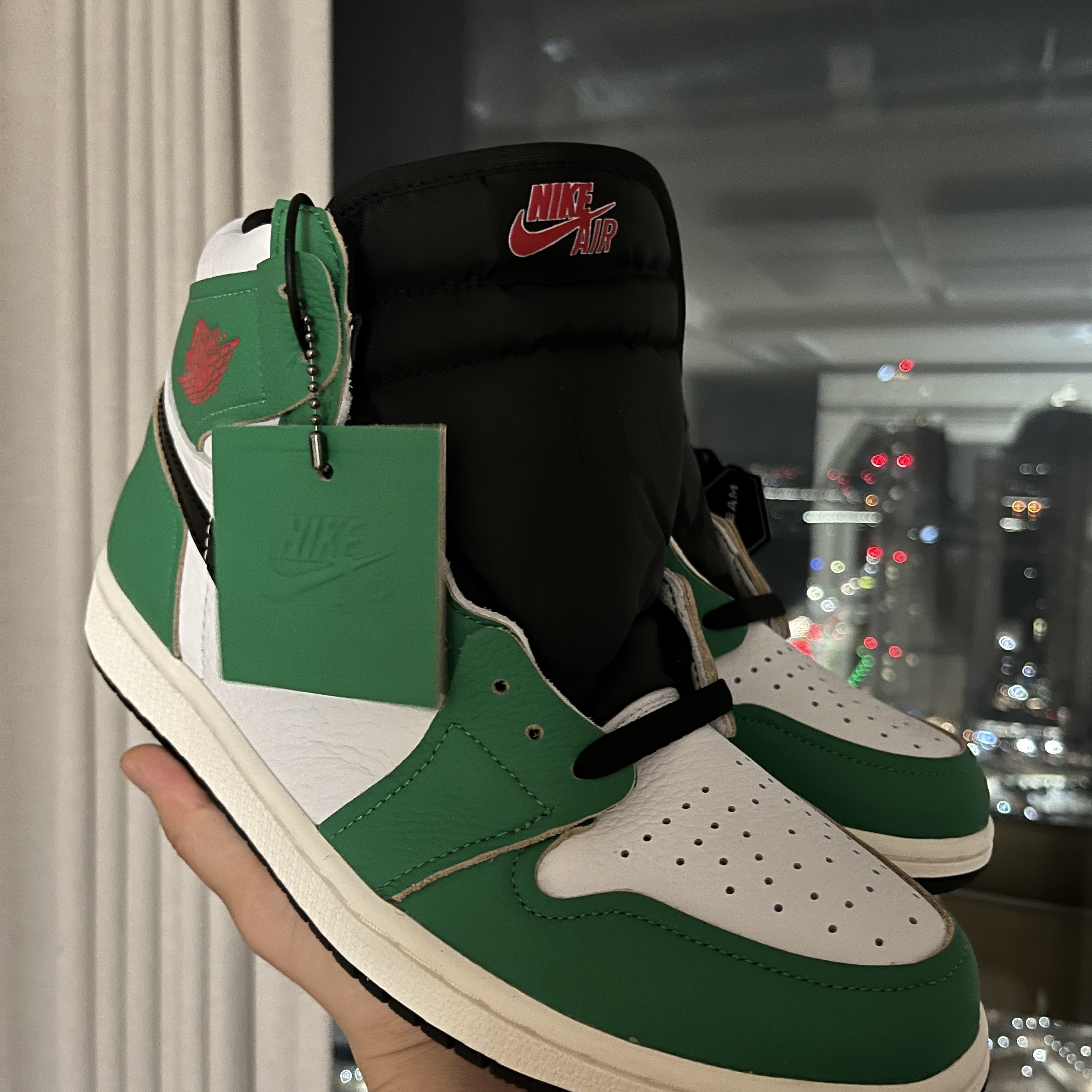 (W) Jordan 1 Retro High OG Lucky Green, Nike Dunk Low Retro Black 착용 스타일 - 1