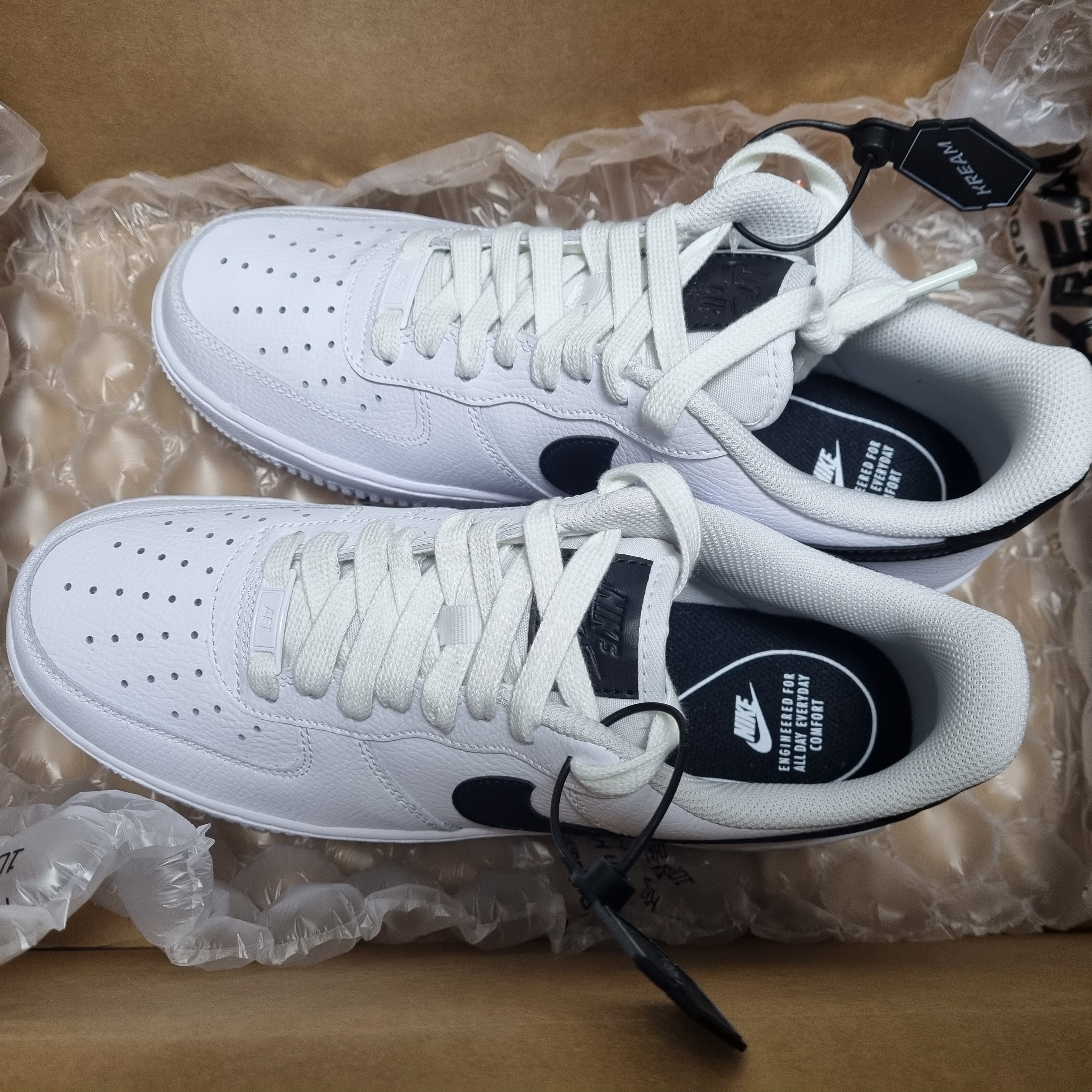 (W) Nike Air Force 1 '07 Low White Black 착용 스타일 - 3