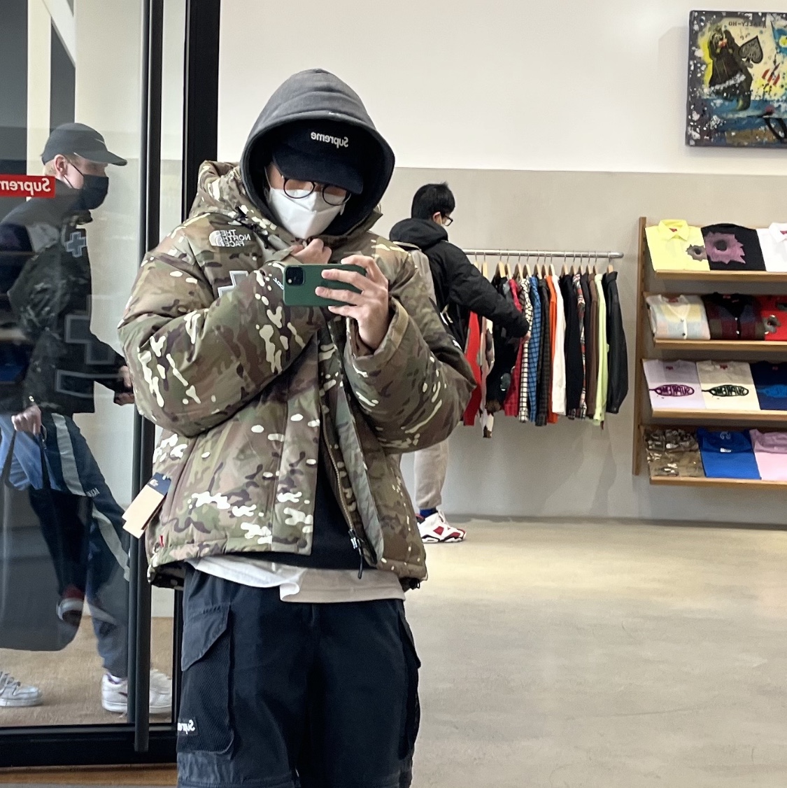 Supreme Box Logo Hooded Sweatshirt Charcoal - 21FW, Supreme Mesh Pocket Belted Cargo Pants Black - 21SS 착용 스타일 - 1