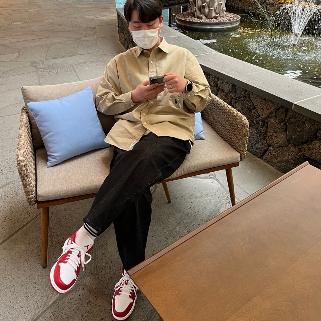 Jordan 1 Low Gym Red White 착용 스타일 - 2