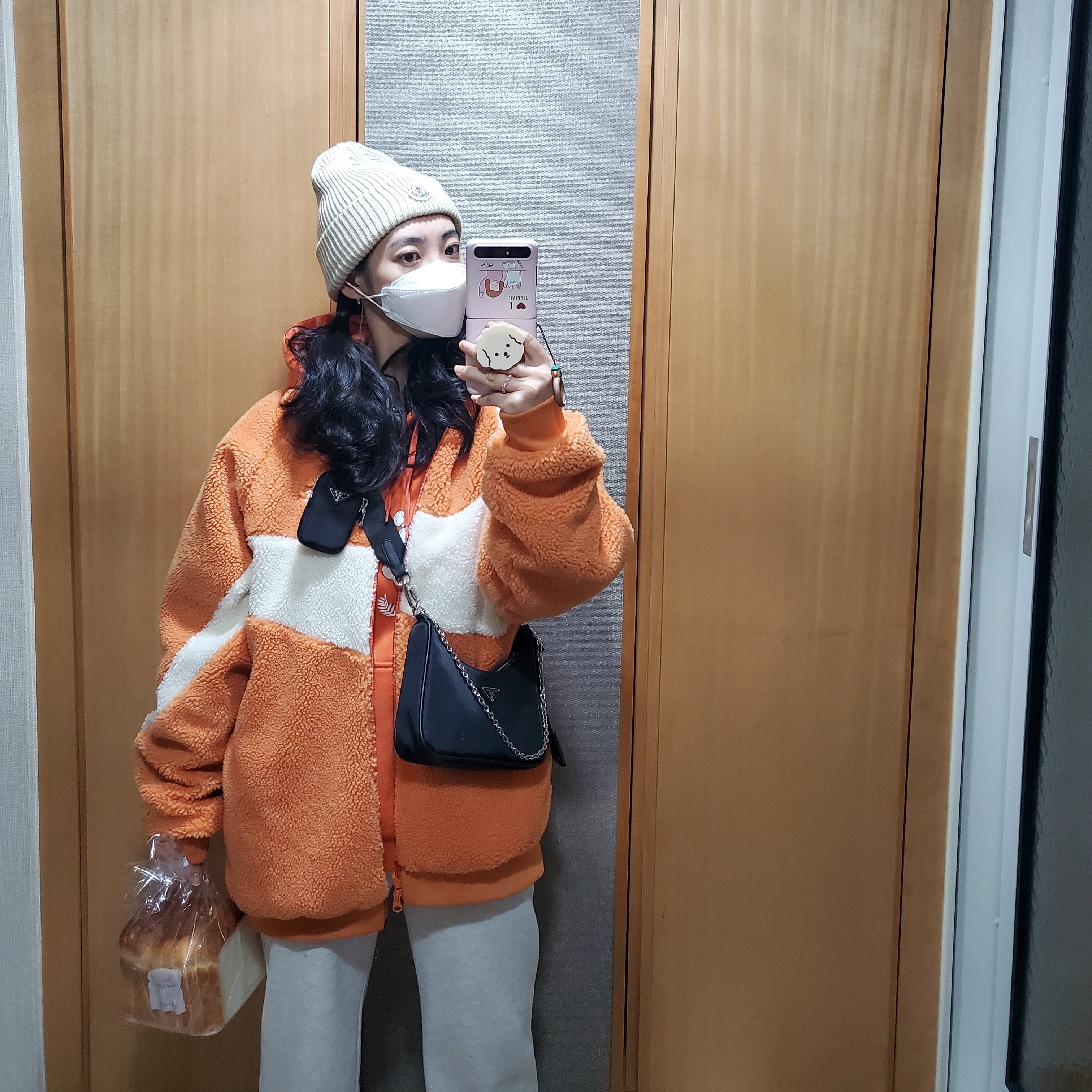 Nike Big Swoosh Full Zip Jacket Hot Curry 착용 스타일