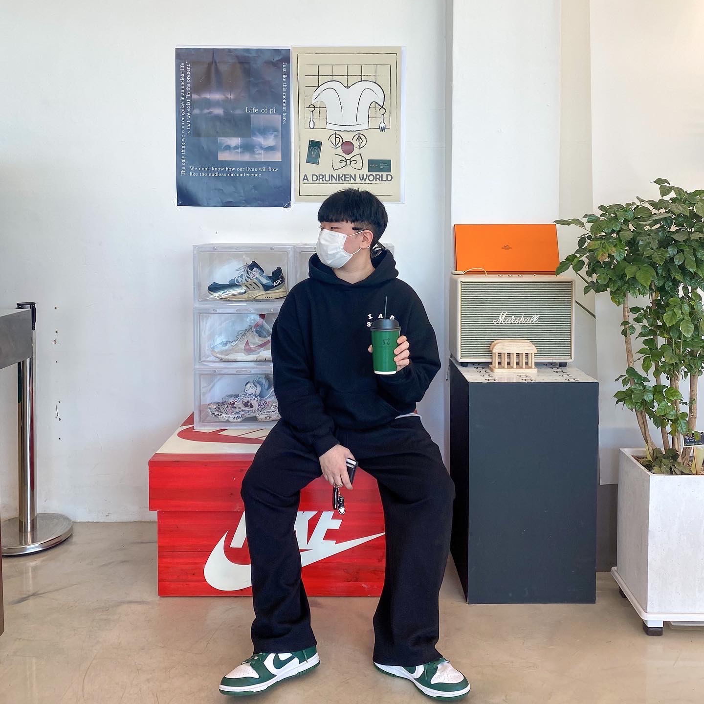 Nike Dunk Low Retro Varsity Green, IAB Studio Hoodie Black White 착용 스타일 - 1