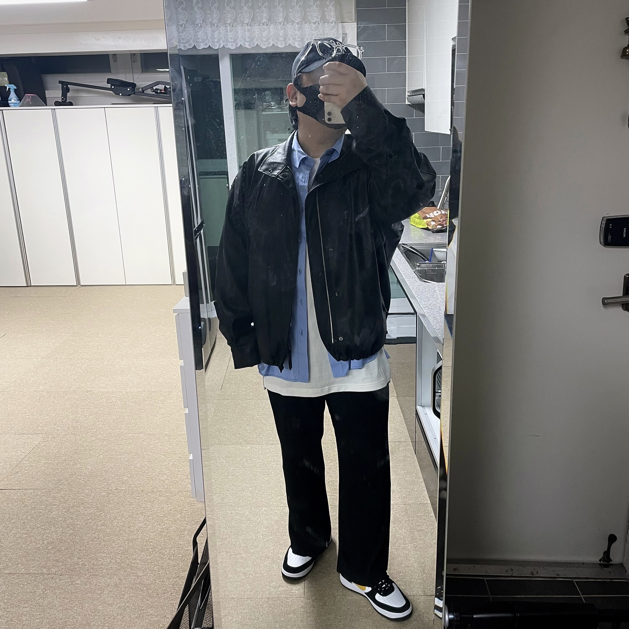 Zara x Ader Error Oversized Shirt Sky Blue, Nike Air Force 1 '07 LV8 Athletic Club Black Dark Sulfur 착용 스타일