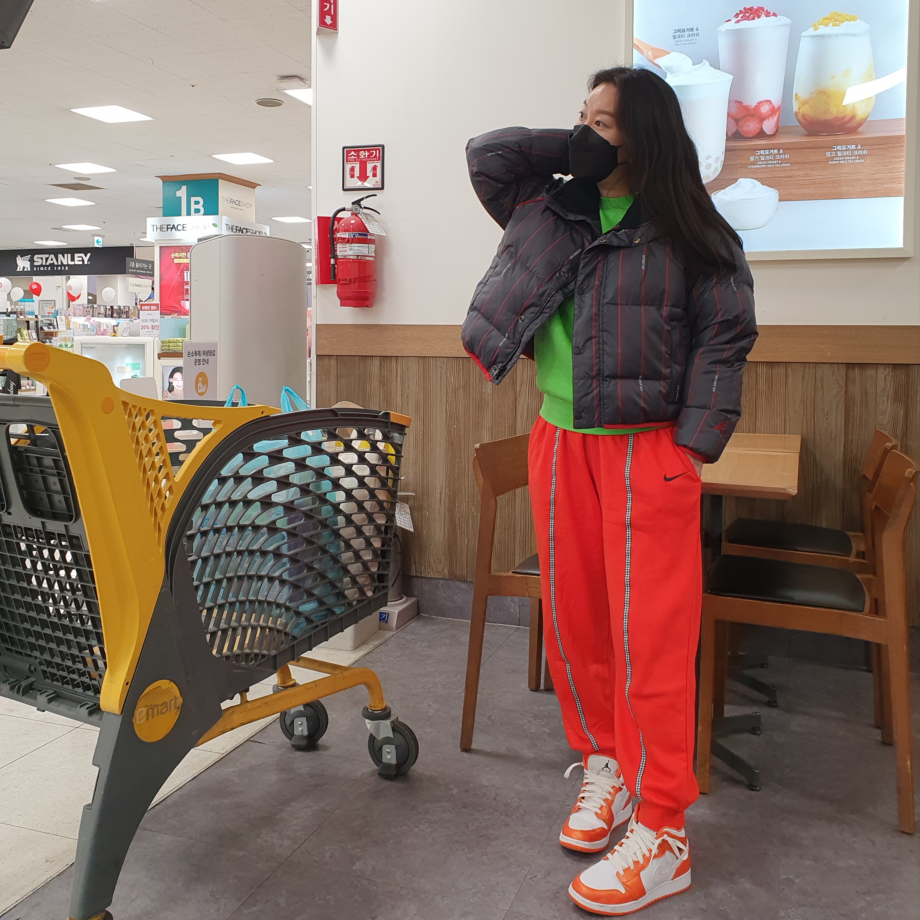 (GS) Jordan 1 Mid SE Electro Orange 착용 스타일